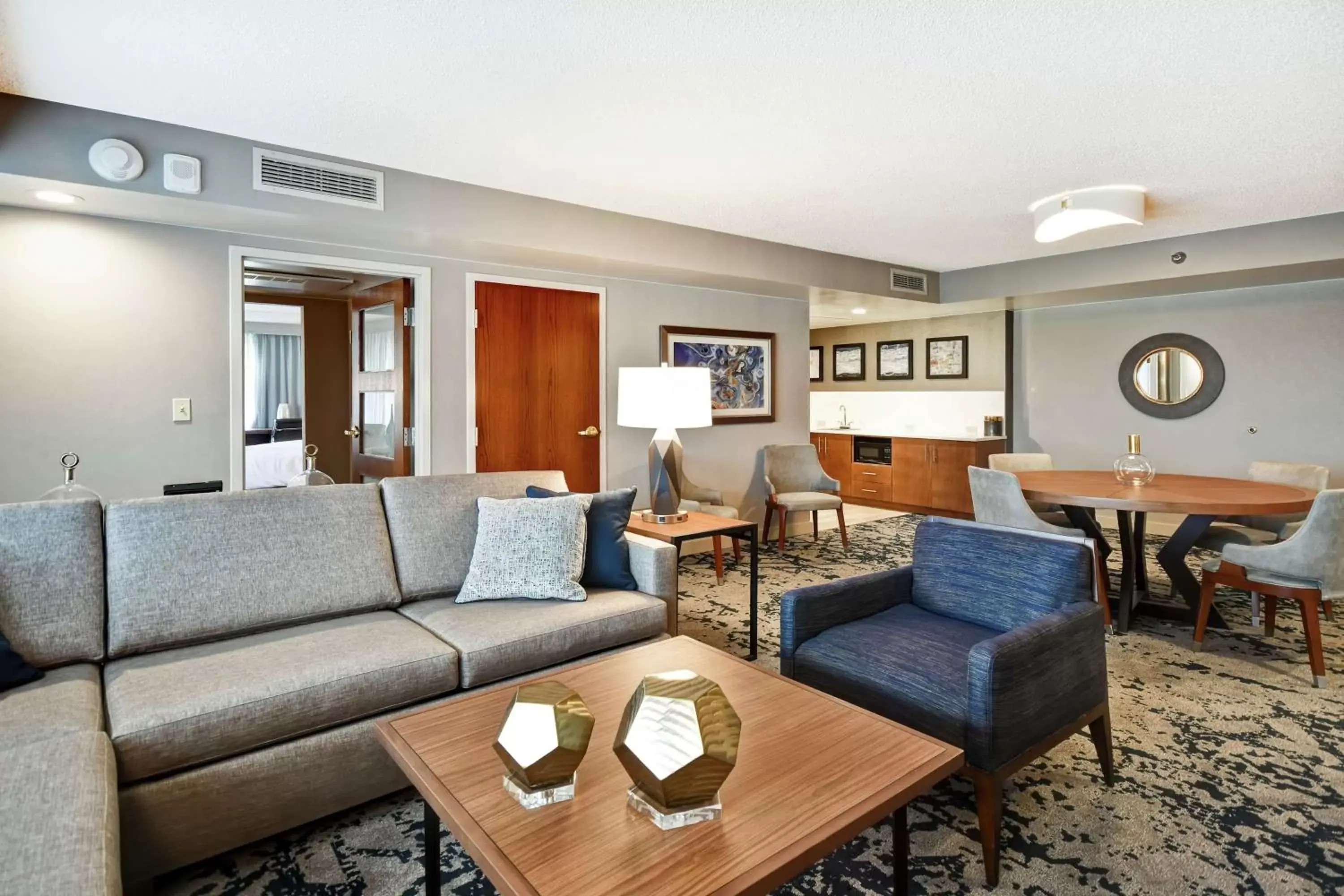 Living room, Seating Area in Embassy Suites by Hilton Omaha Downtown Old Market