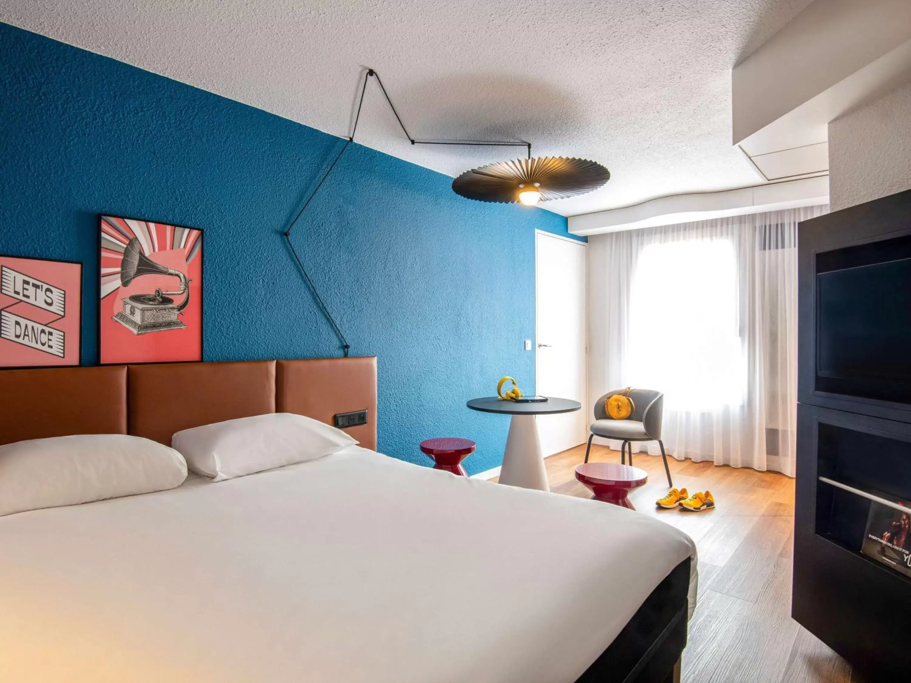 Bedroom, Bed in ibis Cannes Centre