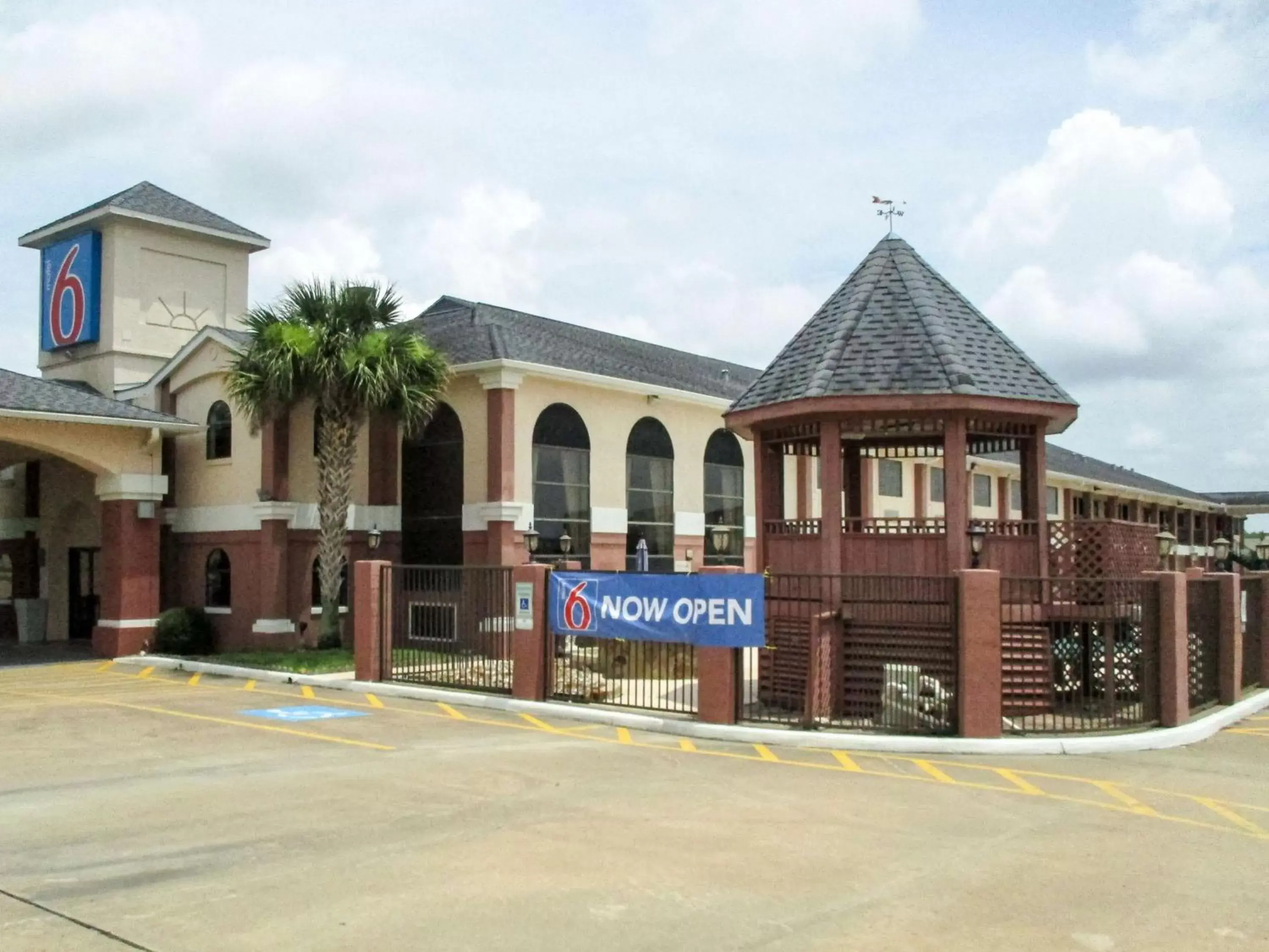 Property Building in Motel 6-Brenham, TX