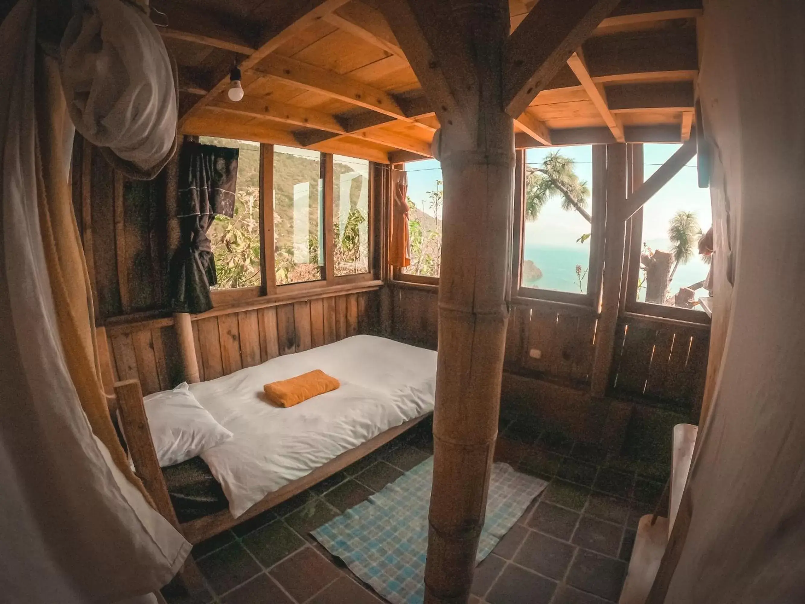 Single Bed in 4-Bed Dormitory Room in Eagle's Nest Atitlán Single Bed in 4-Bed Dormitory Room in Eagle's Nest Atitlán