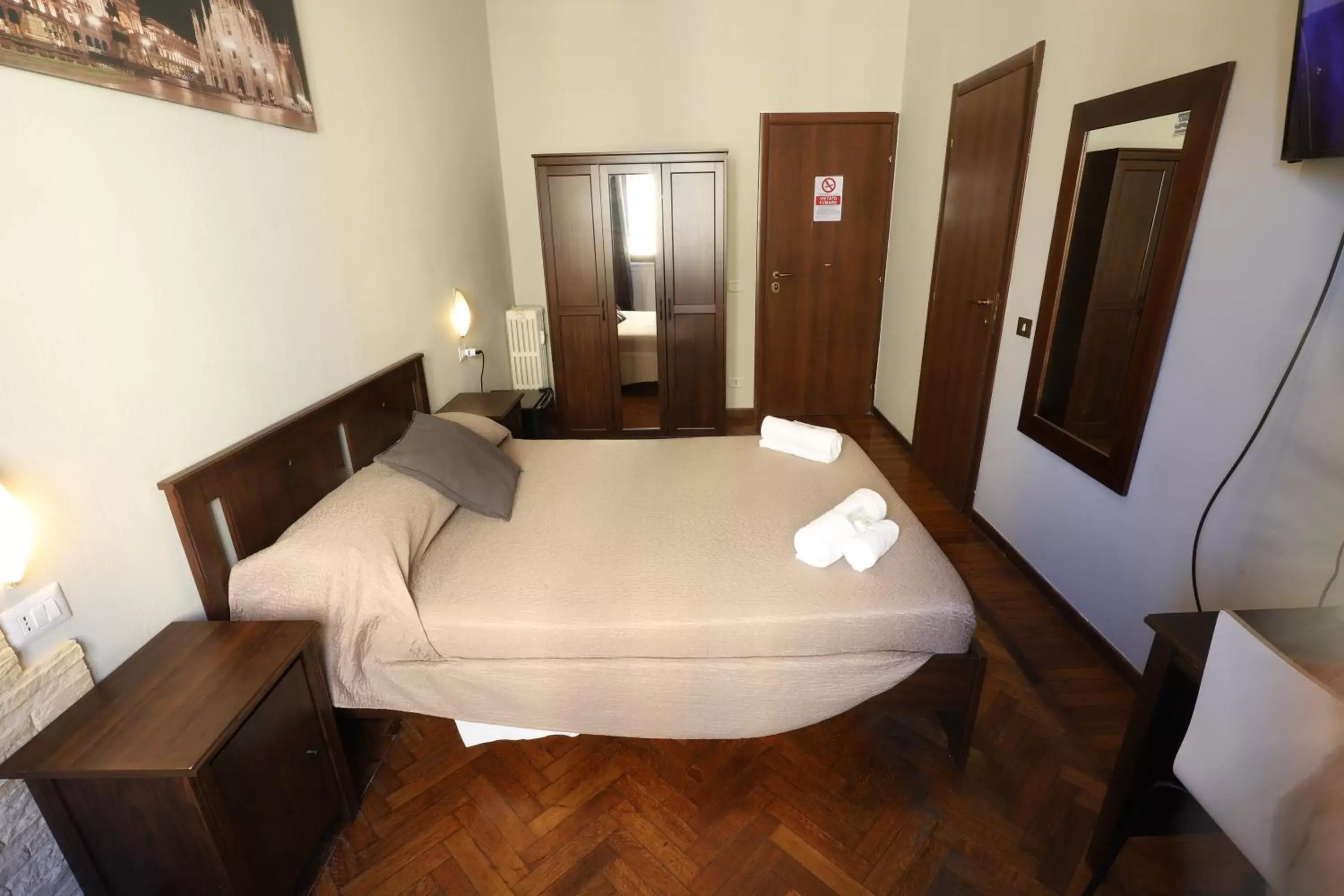 Bed in Carlo Goldoni Hotel
