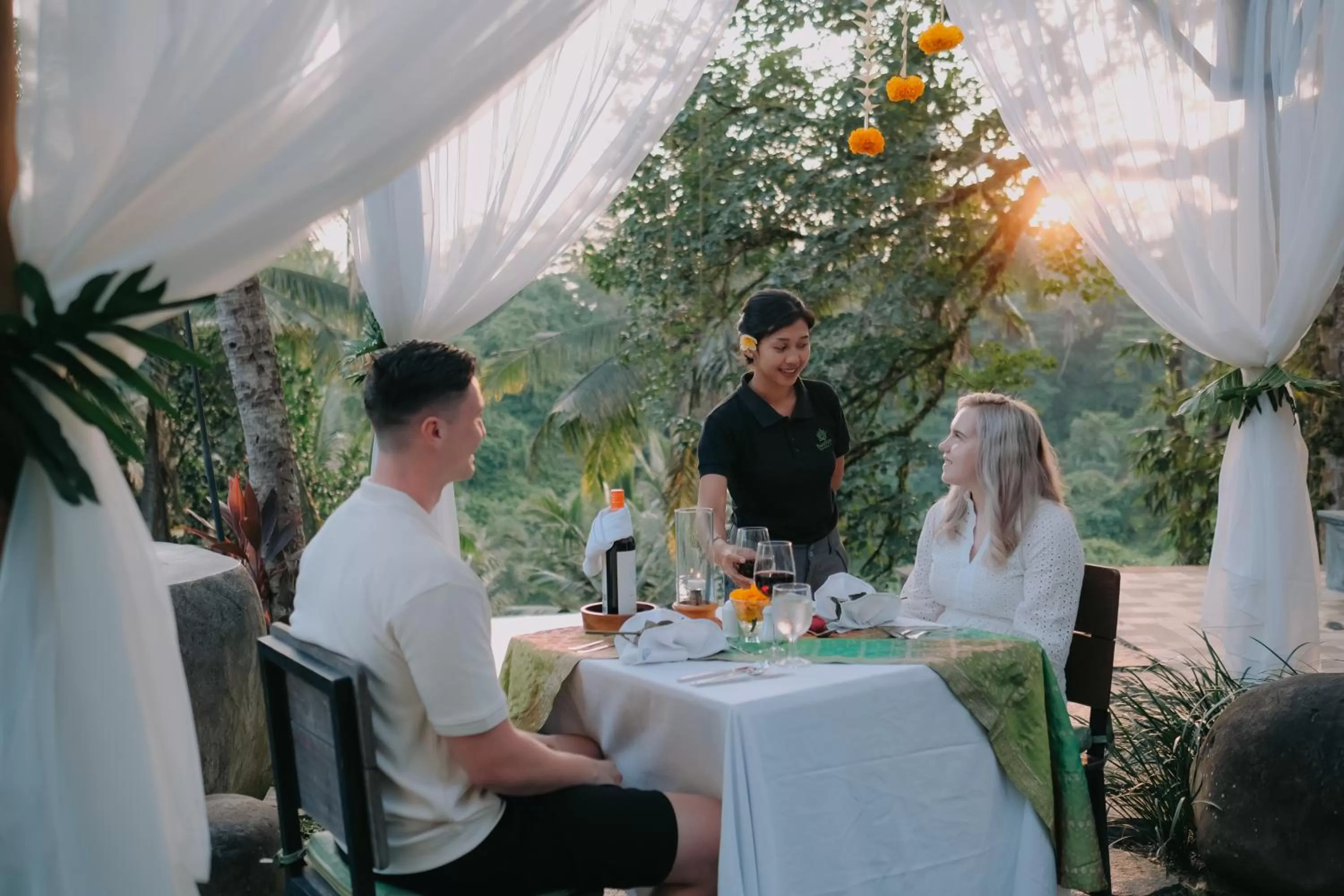 Restaurant/places to eat in Bucu View Resort