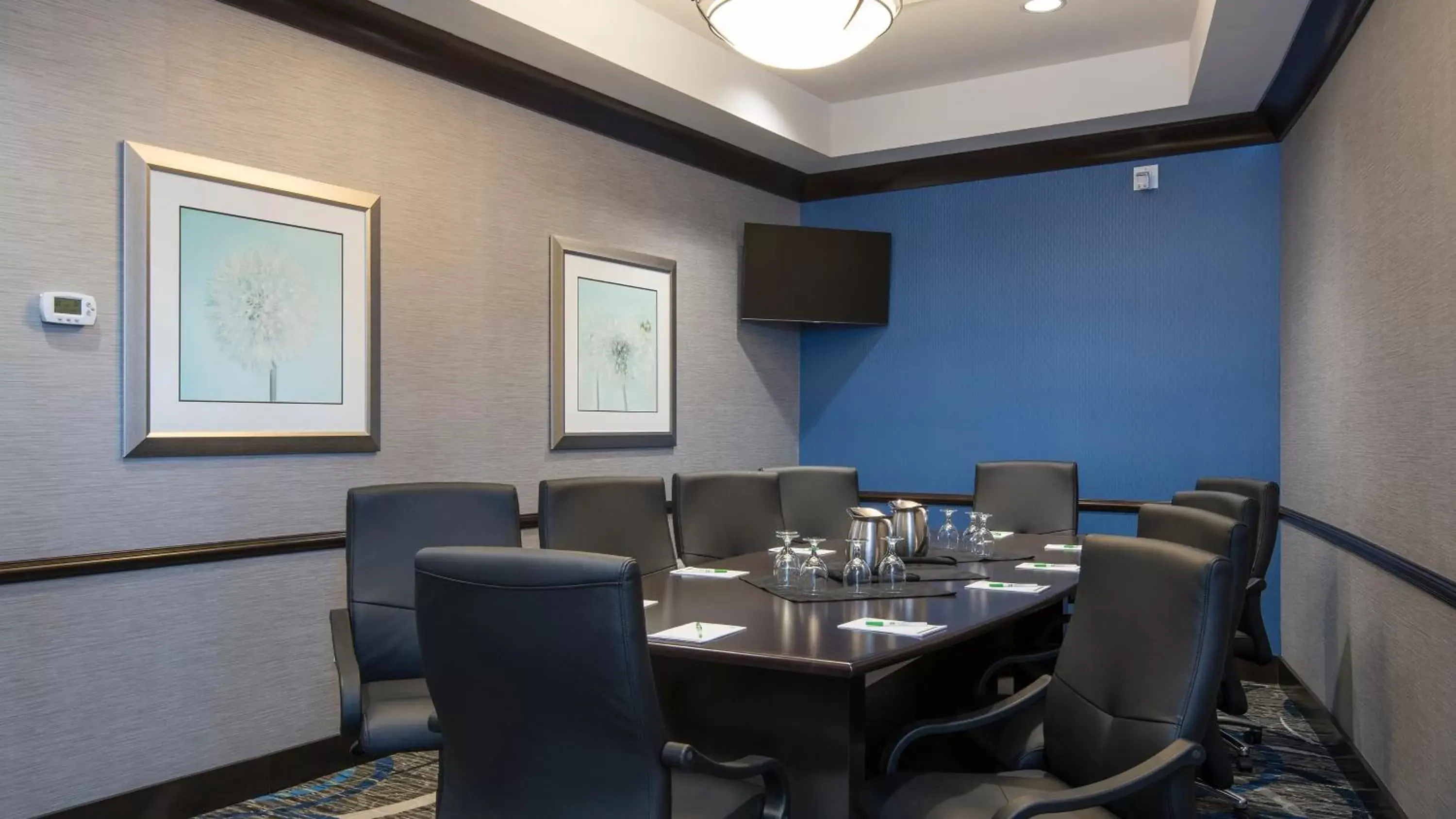 Meeting/conference room in Holiday Inn Indianapolis Airport, an IHG Hotel