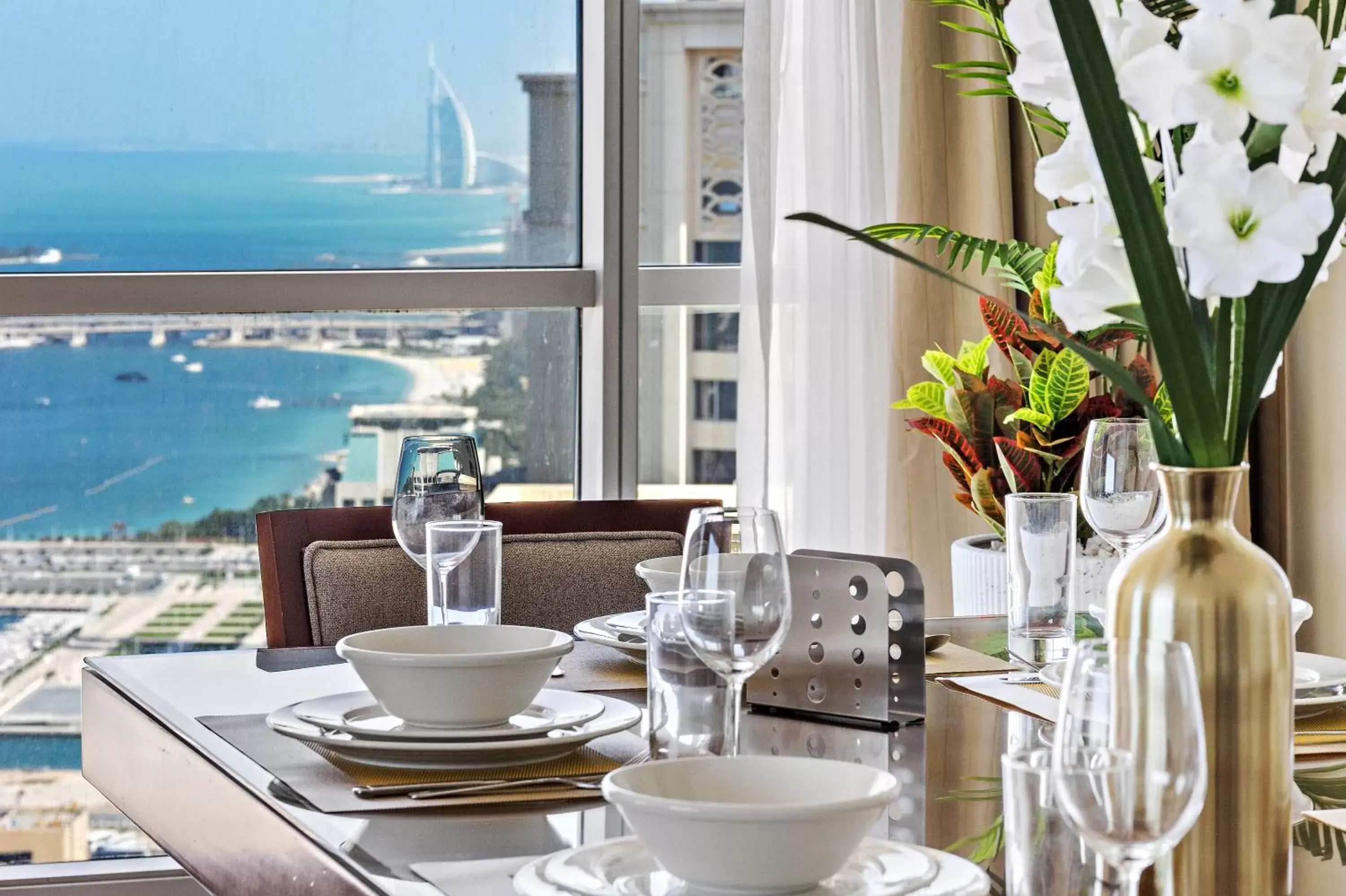Dining area, Restaurant/Places to Eat in Blue Beach Tower The Walk JBR