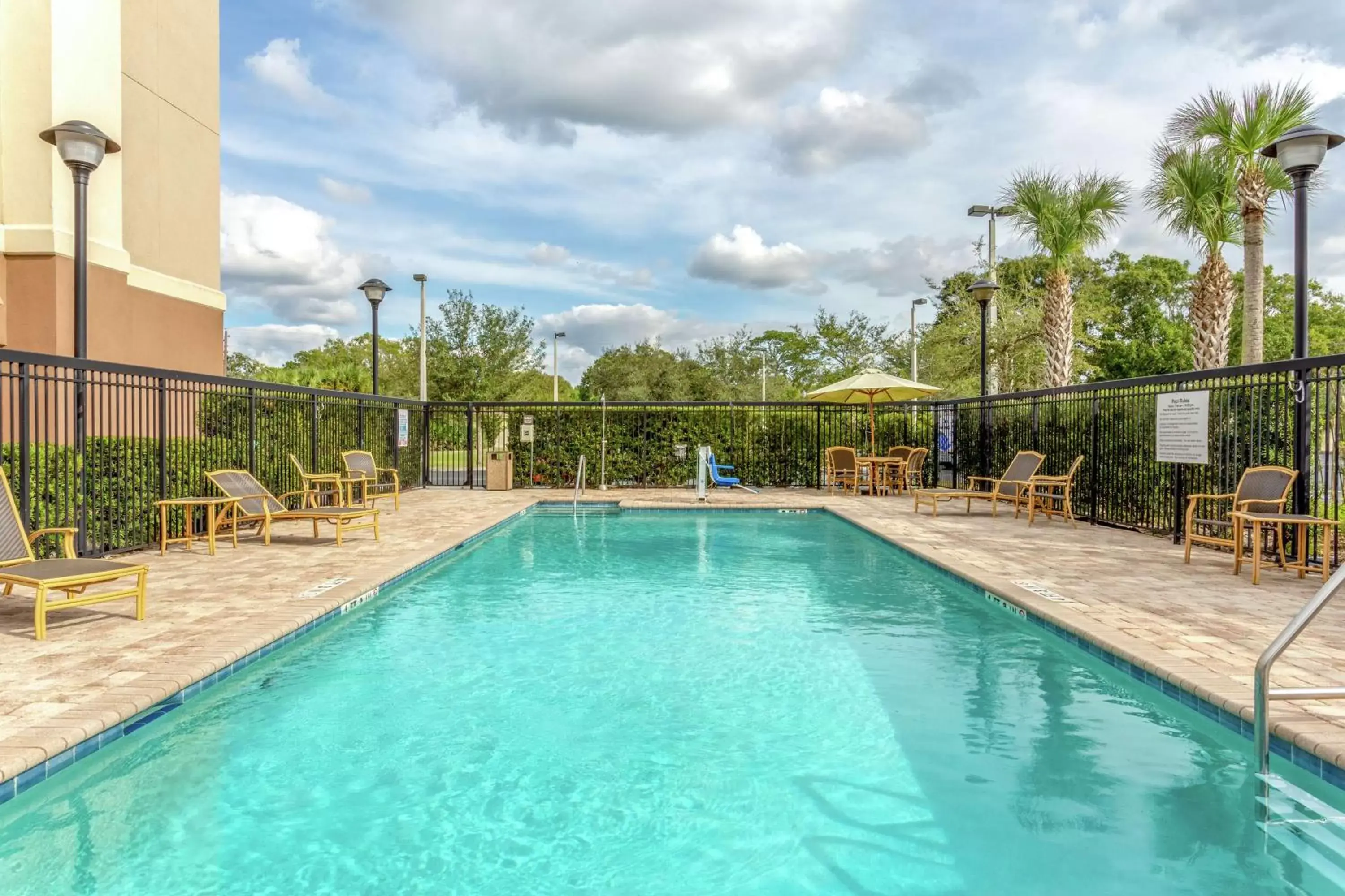 Pool view, Swimming Pool in Hampton Inn Okeechobee - Lake Okeechobee