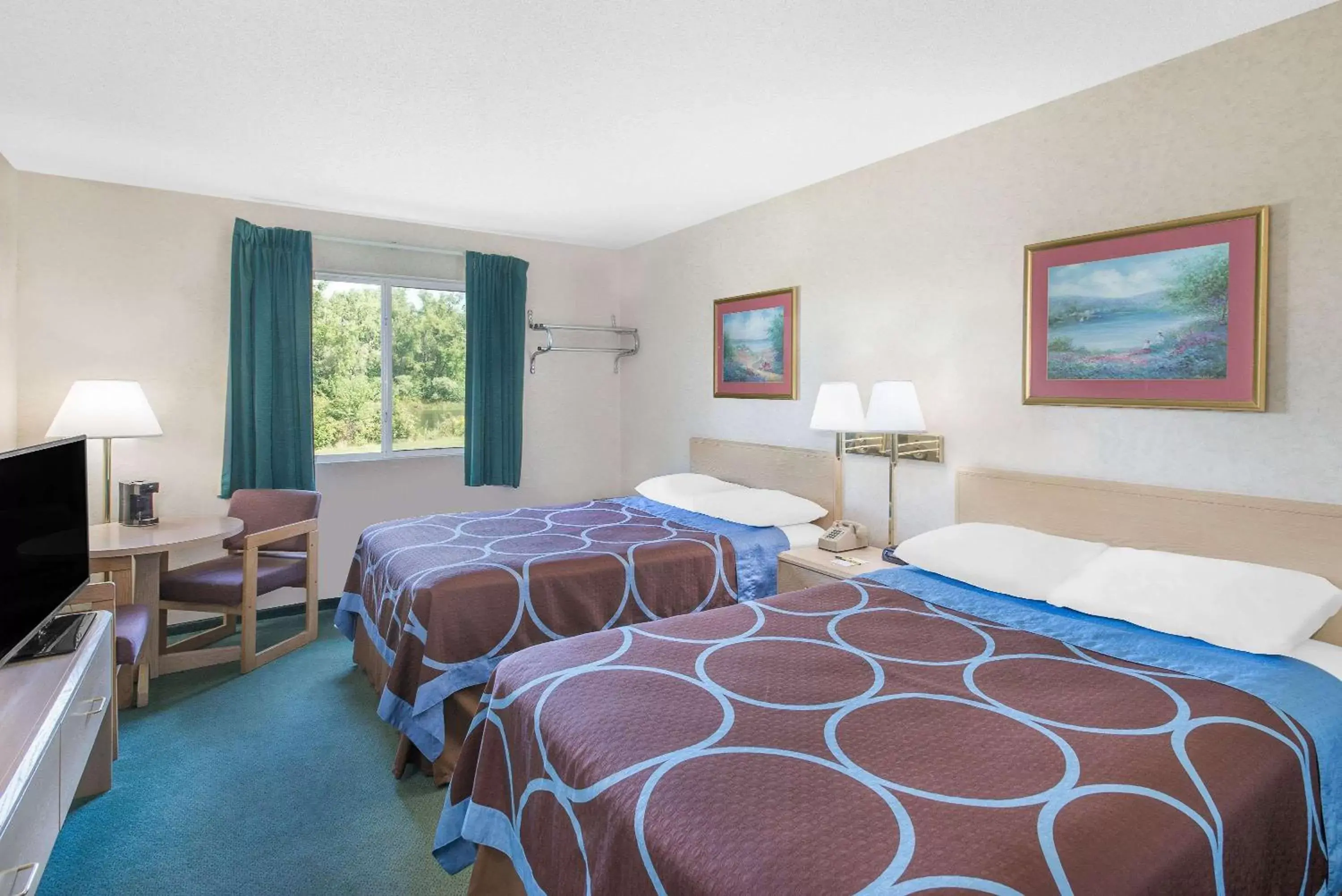 Photo of the whole room, Bed in Super 8 by Wyndham Canandaigua