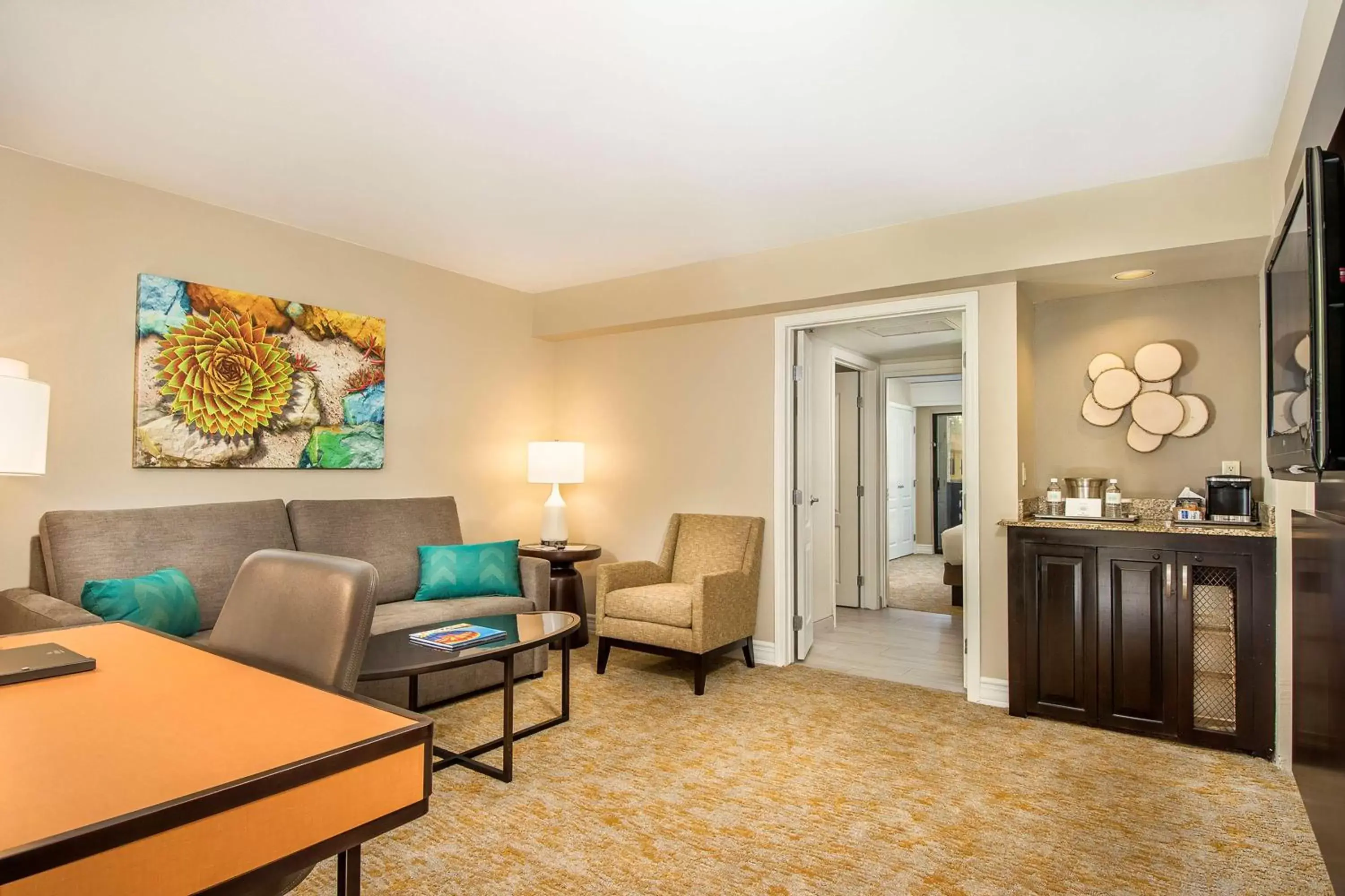 Bedroom, Seating Area in Hilton Phoenix Resort at the Peak - Formerly Pointe Hilton Squaw Peak Resort