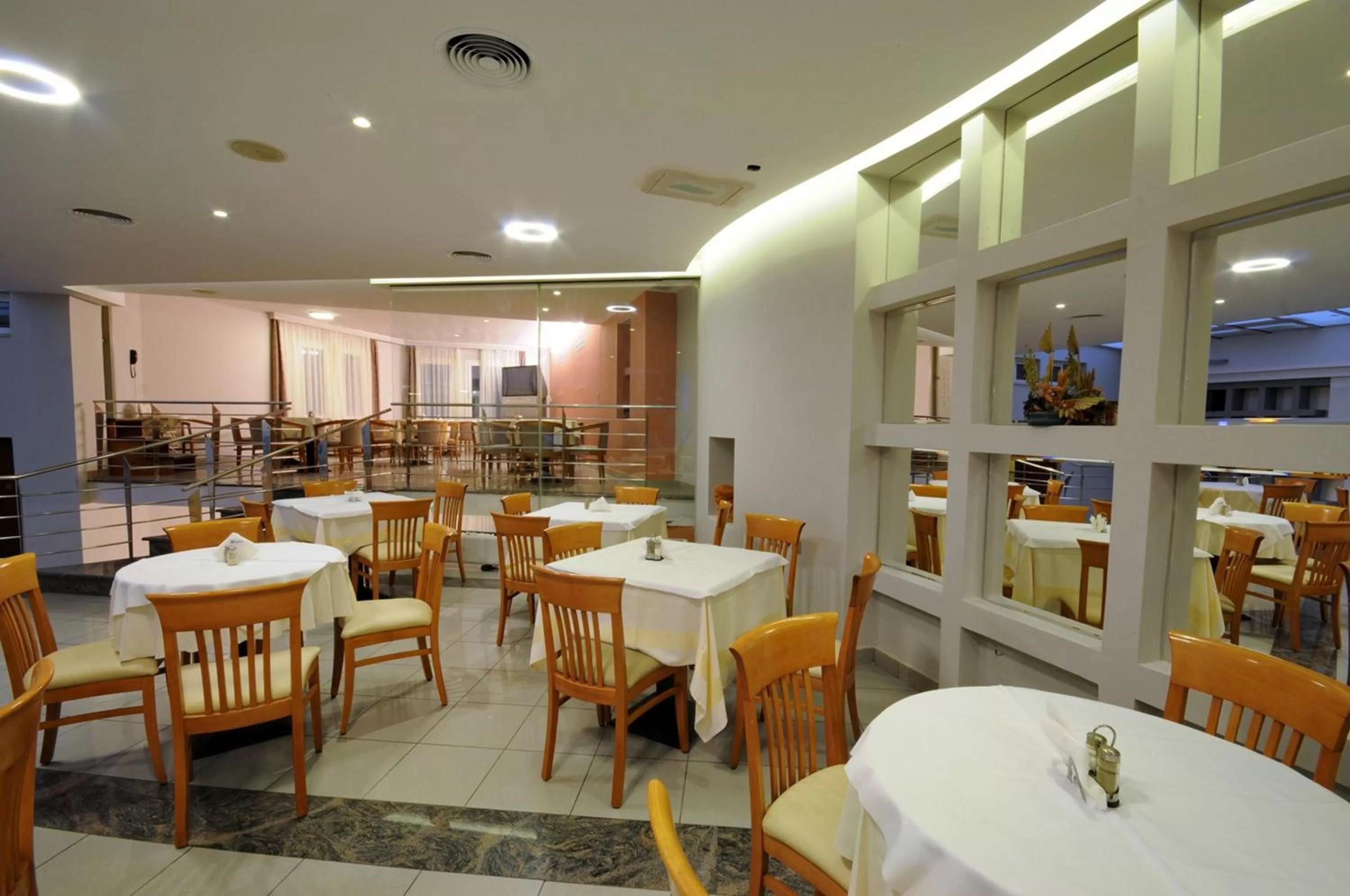 Restaurant/places to eat in Maritina Hotel