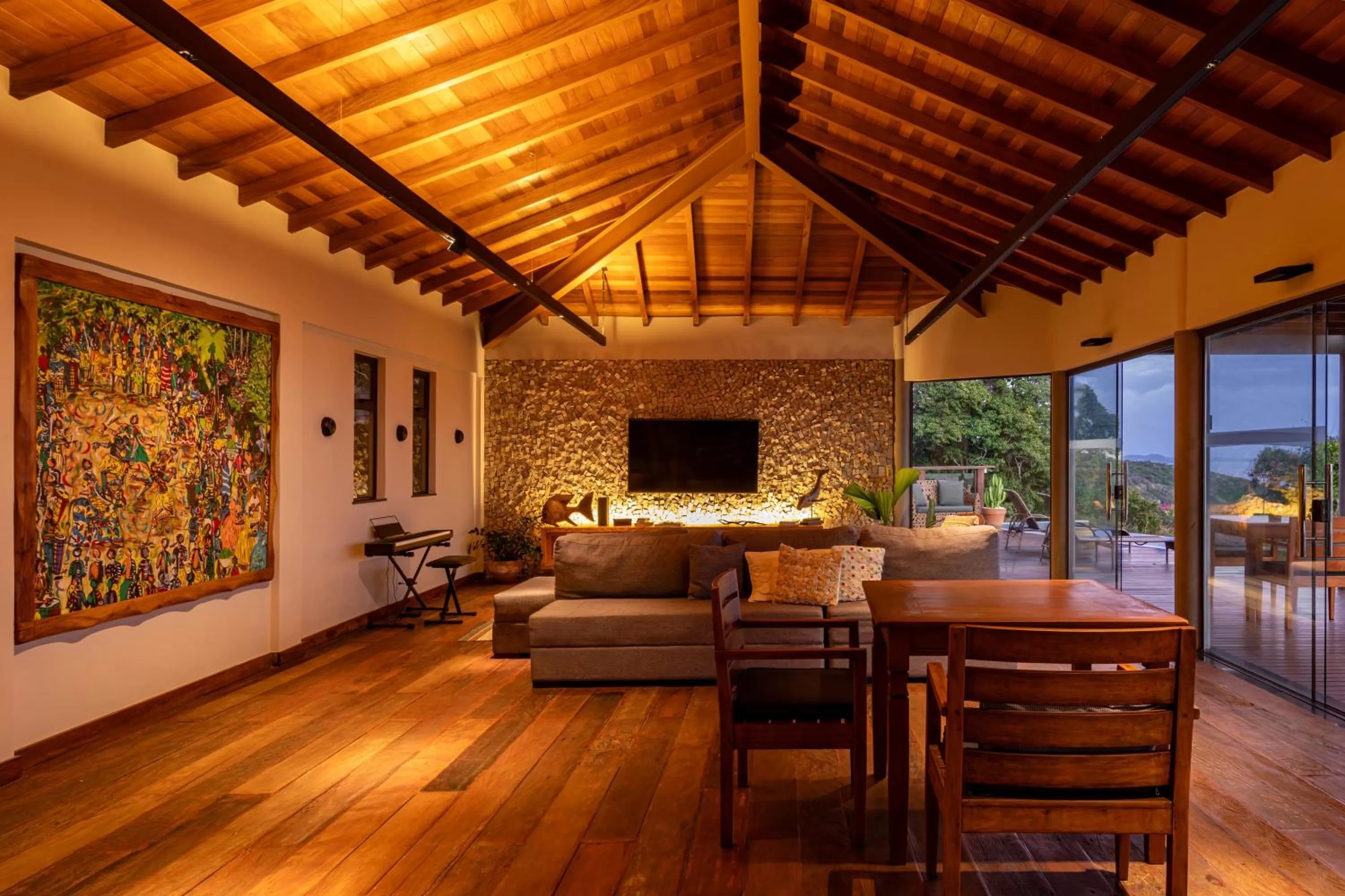 Communal lounge/ TV room in Casa Mirador Boutique Hotel