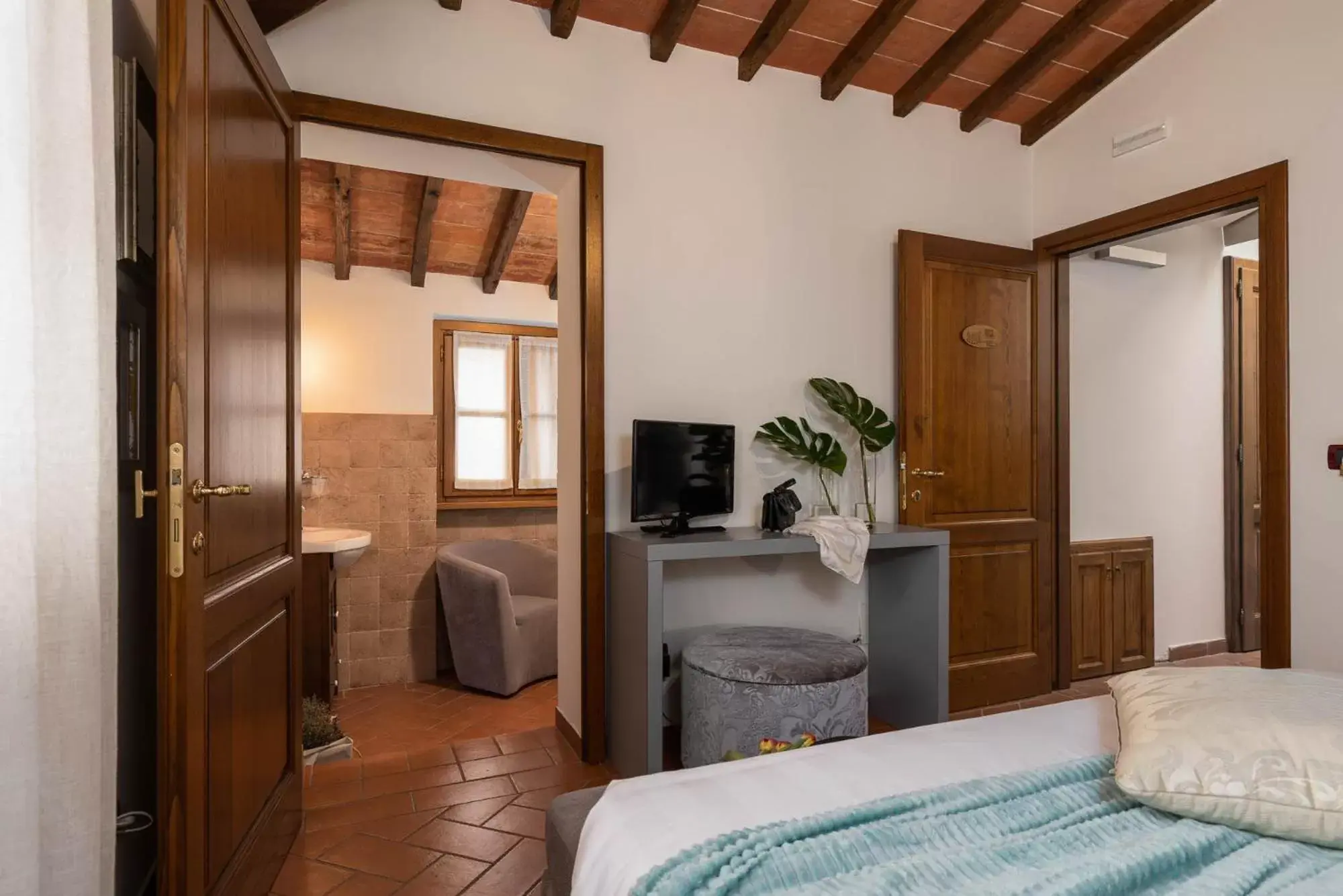 Bedroom, TV/Entertainment Center in DormiVeglia B&B