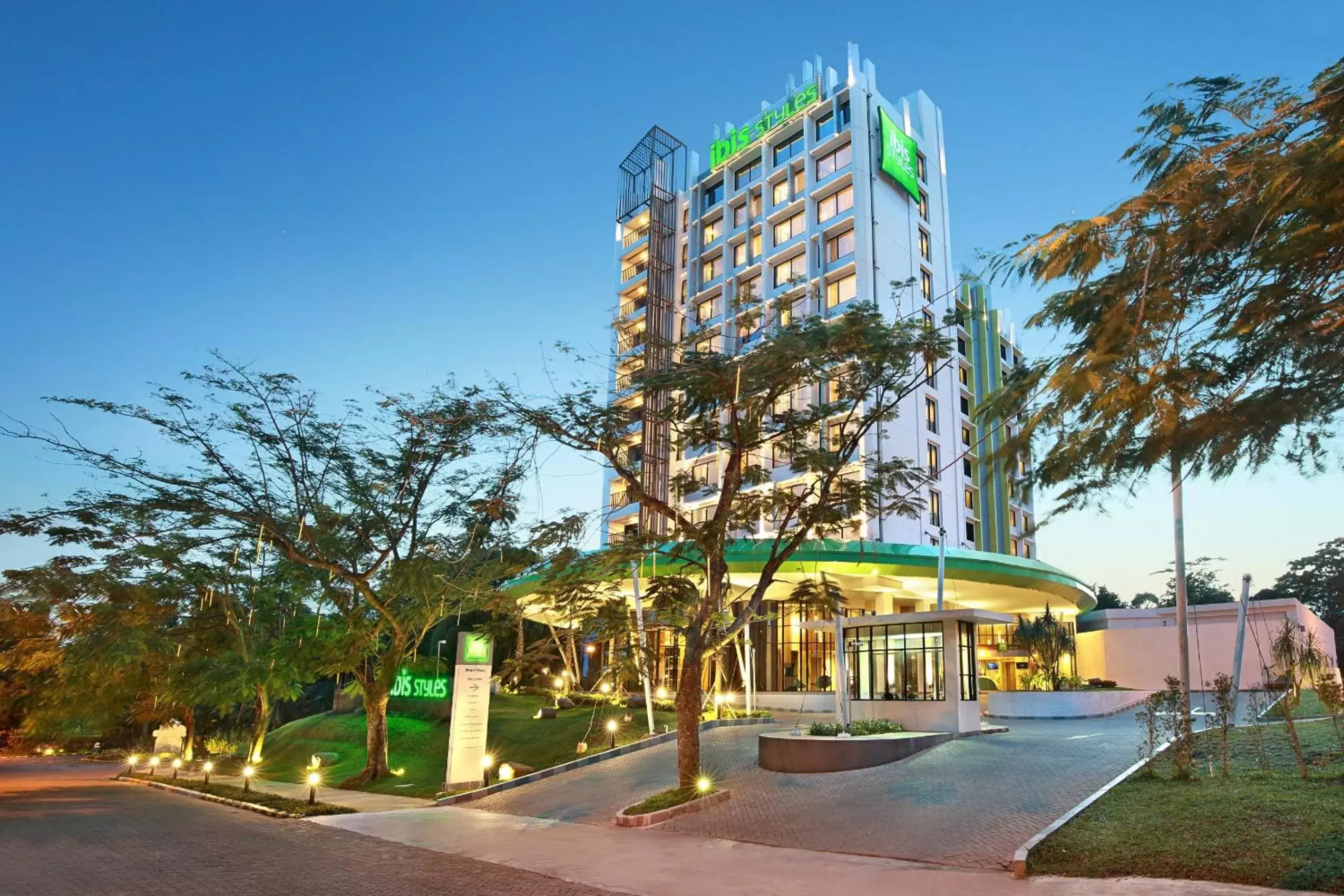 Facade/entrance, Property Building in Ibis Styles Bogor Raya