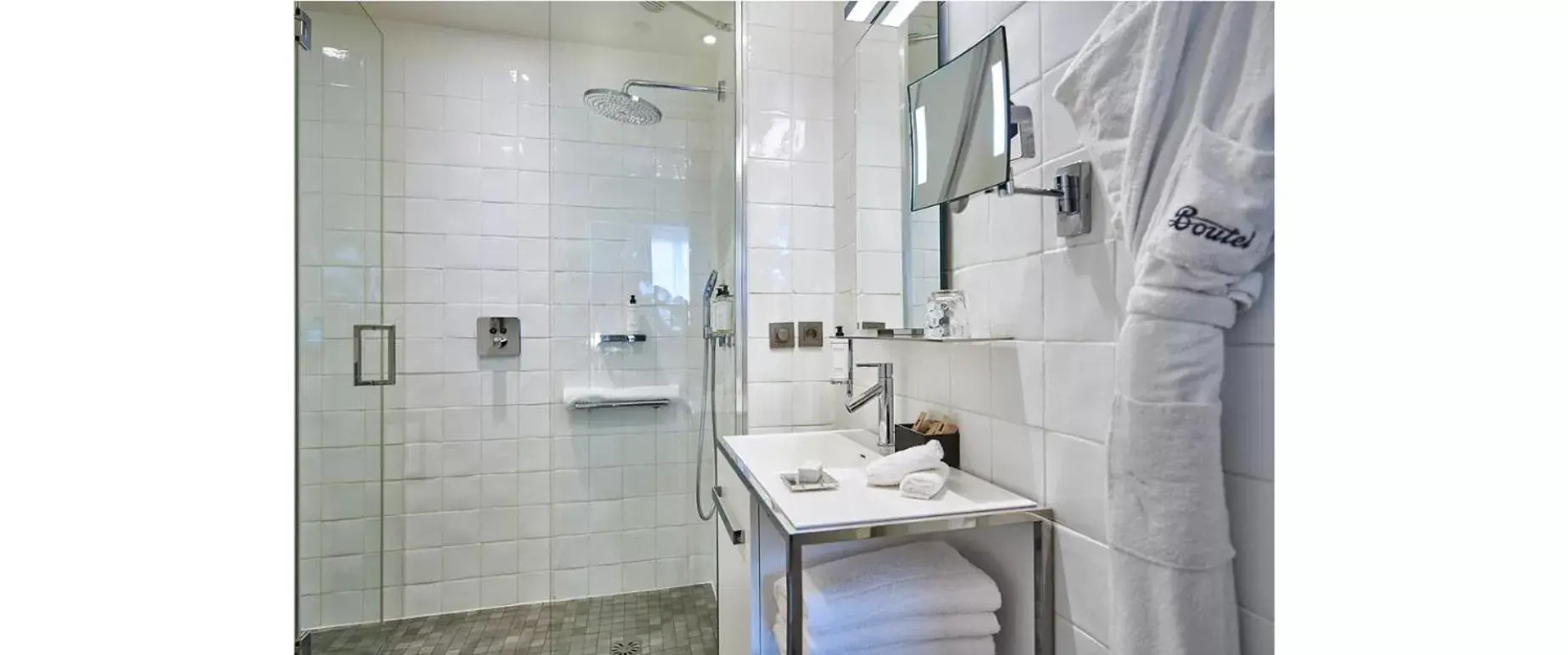 Shower, Bathroom in Hotel Paris Bastille Boutet - MGallery by Sofitel