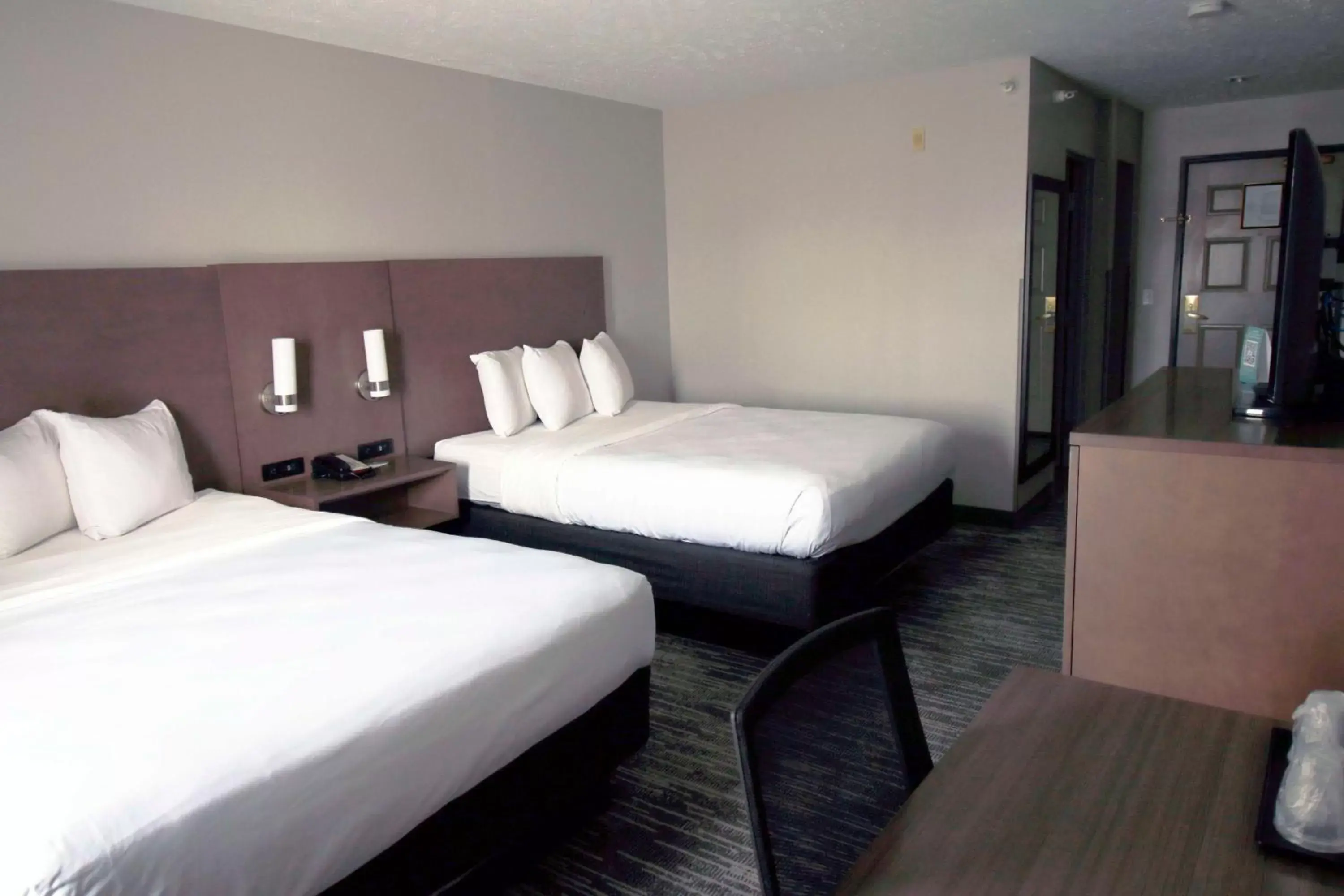 Bedroom, Bed in Country Inn & Suites by Radisson, Council Bluffs, IA