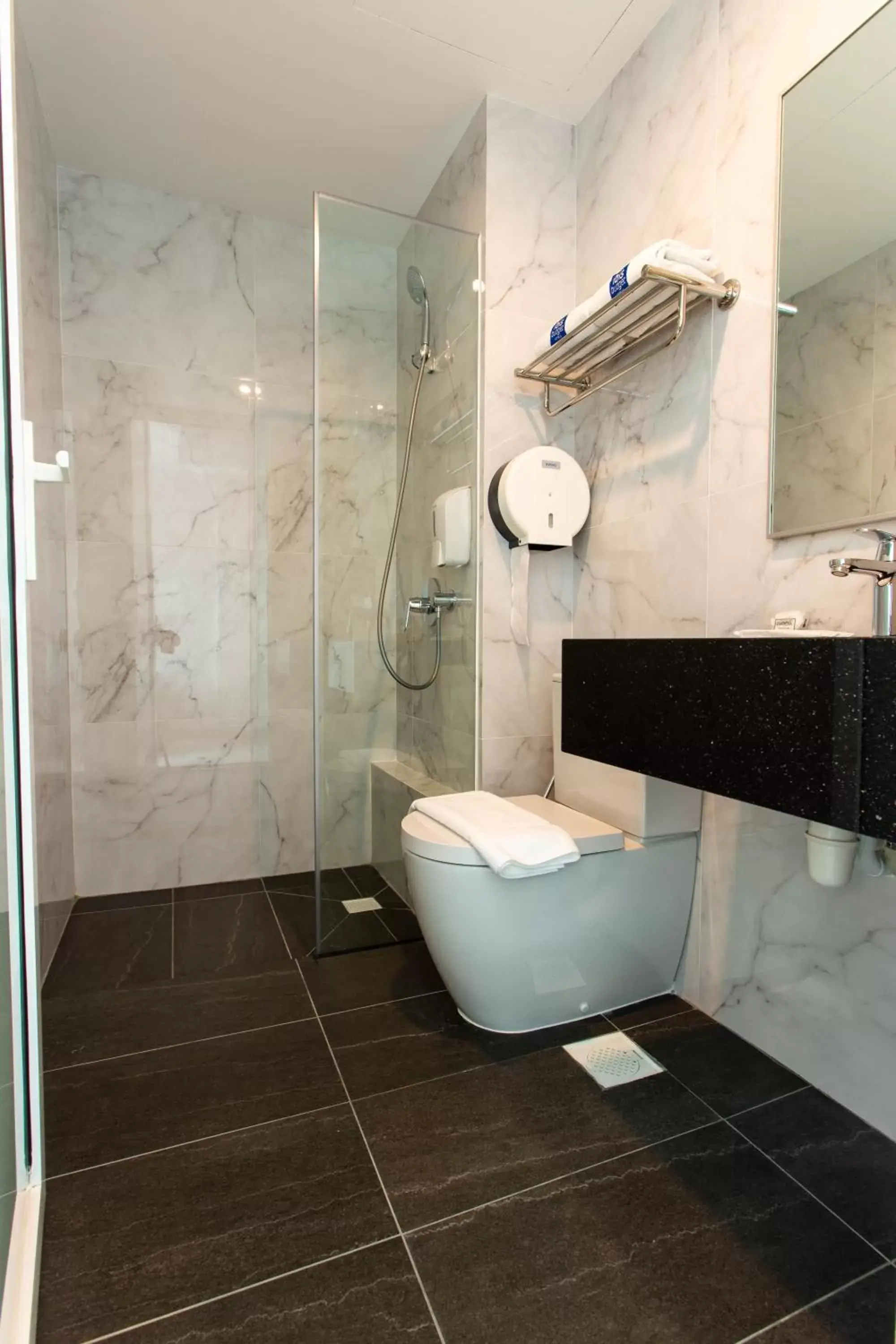 Shower, Bathroom in ibis budget Singapore Gold