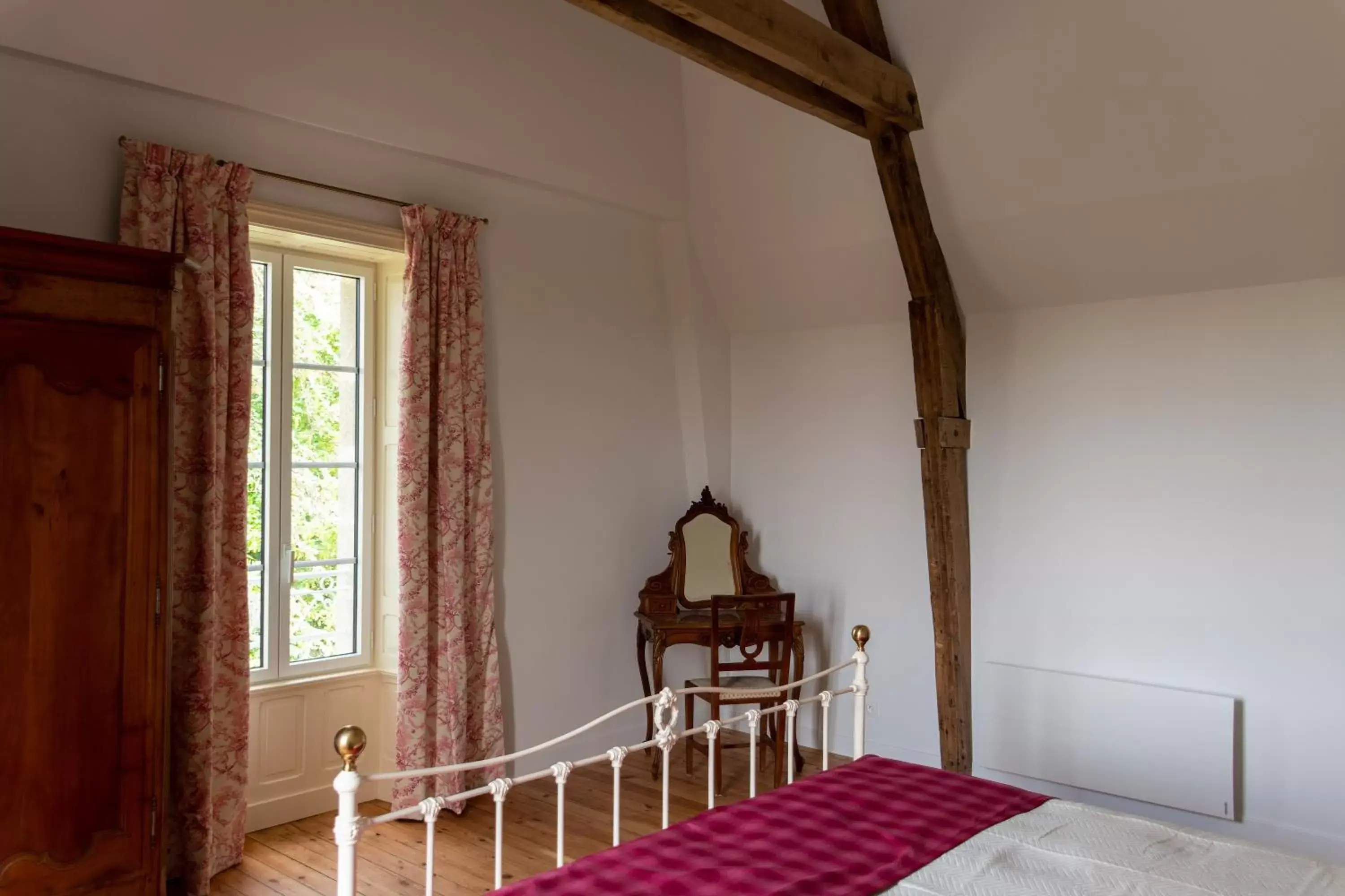 Bedroom, Bed in Chambres d'hôtes Château de Saint Etienne du Bois