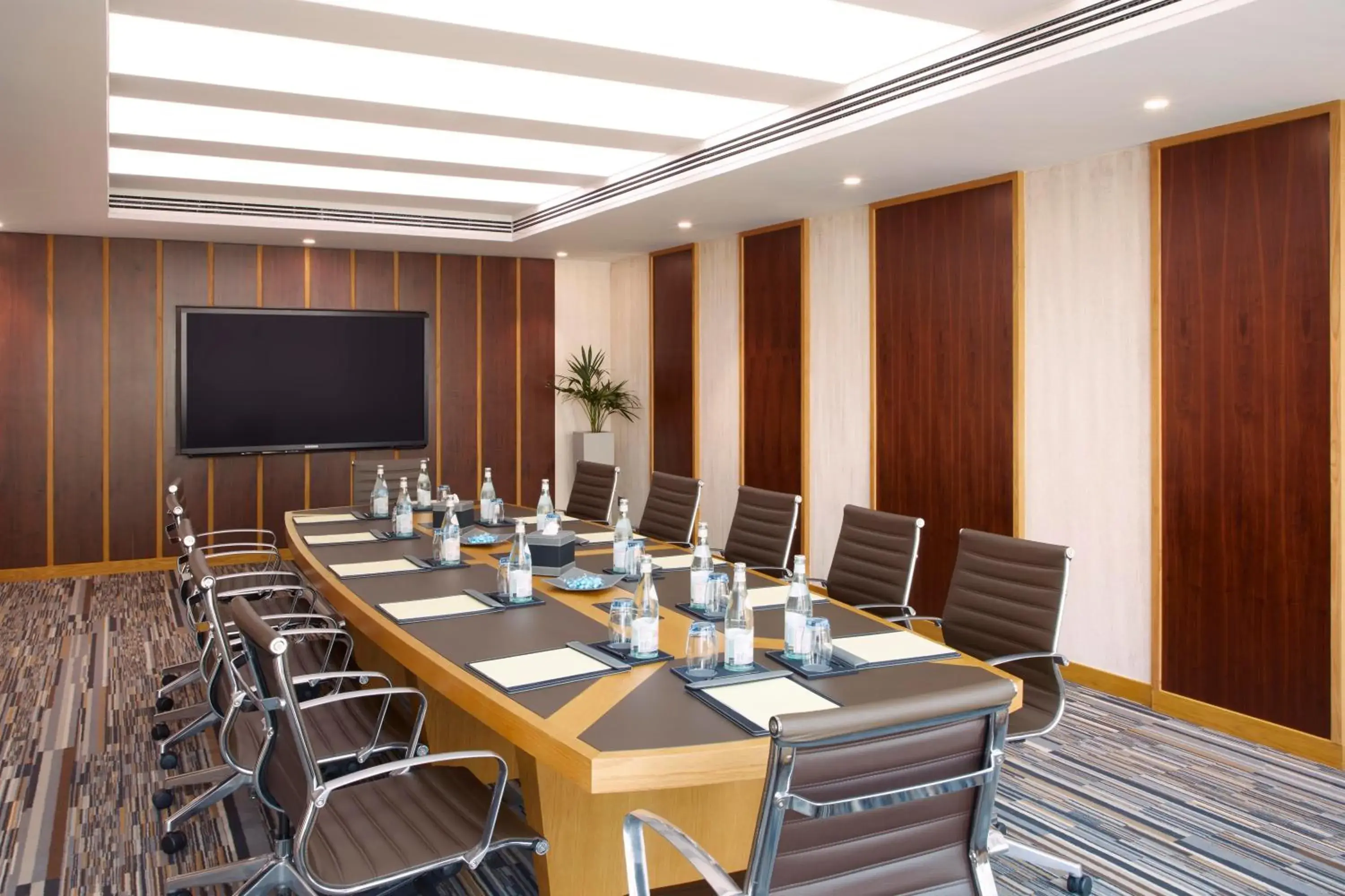 Business facilities in Royal Tulip Muscat