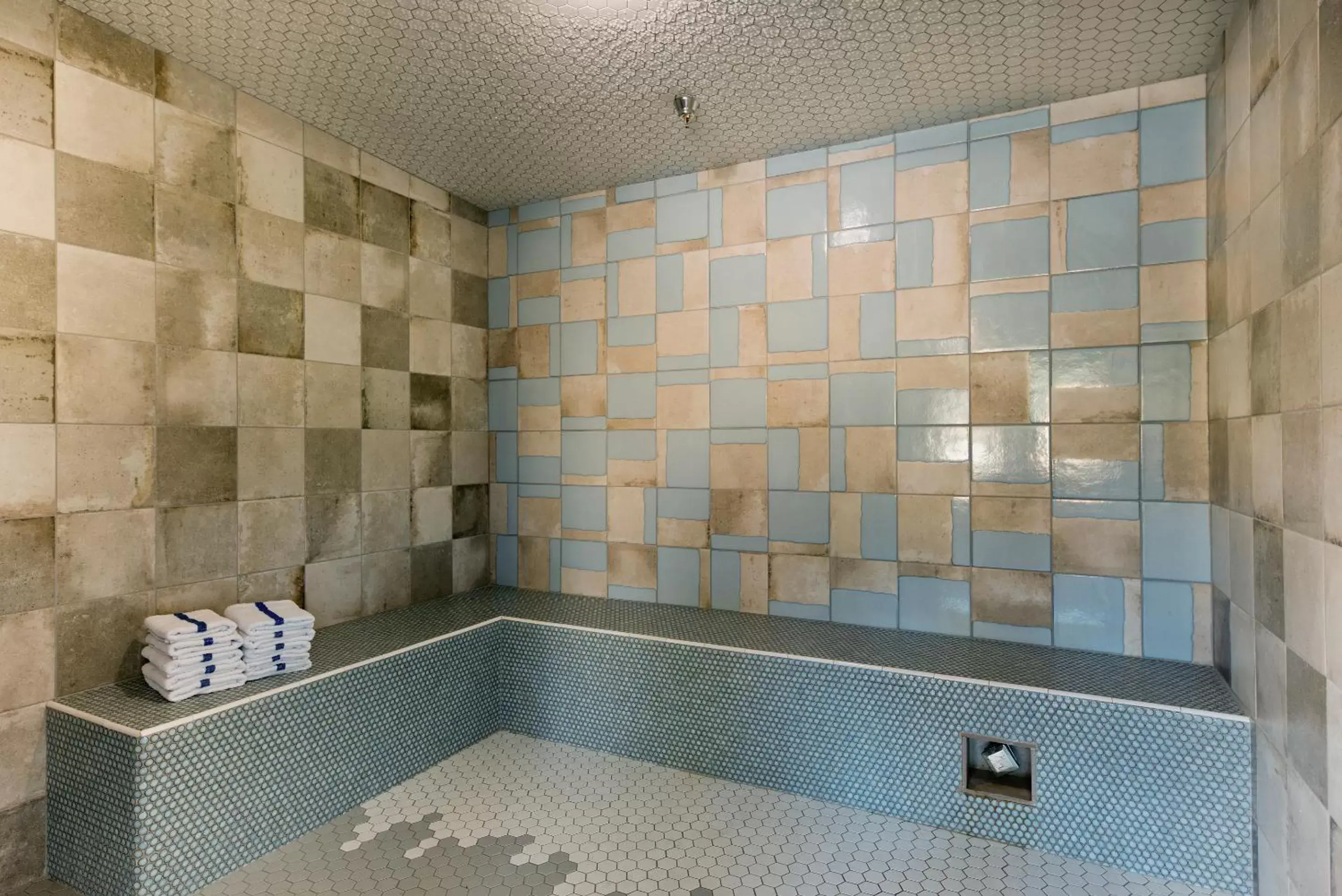 Steam room, Bathroom in Oxford Suites Paso Robles