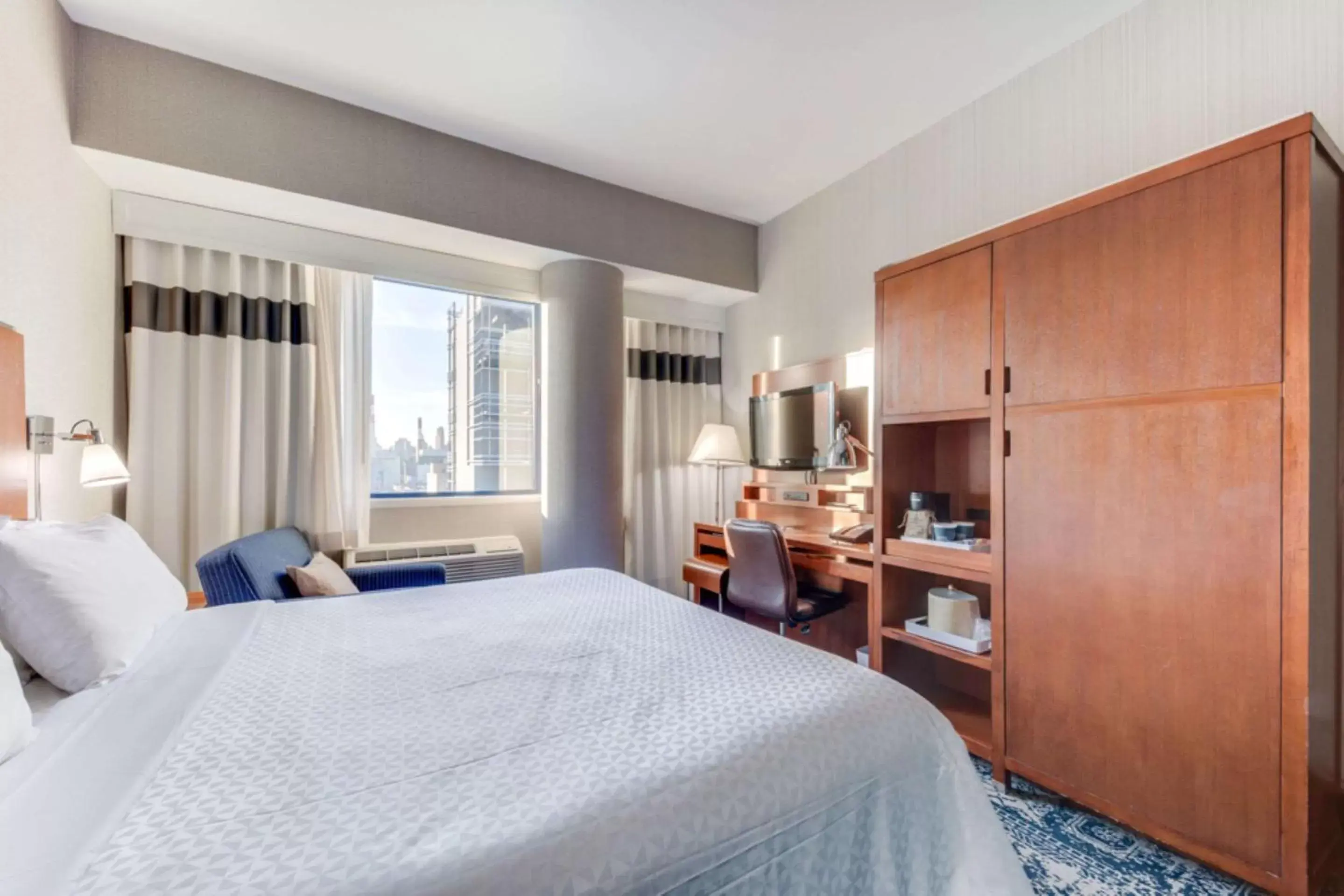 King Room with Roll-In Shower - Mobility Access/Non-Smoking in Vista LIC Hotel, Premier Collection by Best Western King Room with Roll-In Shower - Mobility Access/Non-Smoking in Vista LIC Hotel, Premier Collection by Best Western