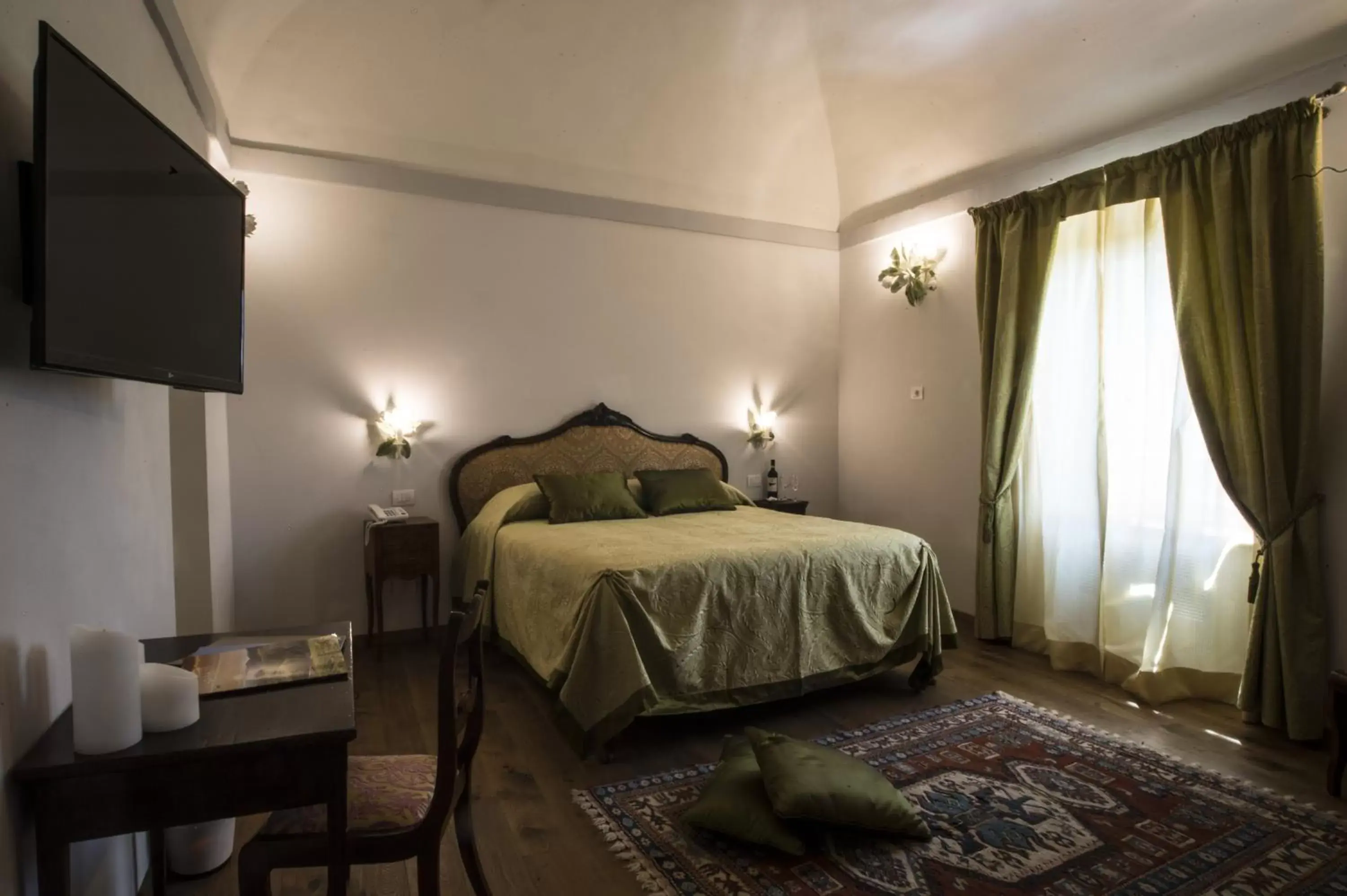 Photo of the whole room, Bed in Palazzo Pacini