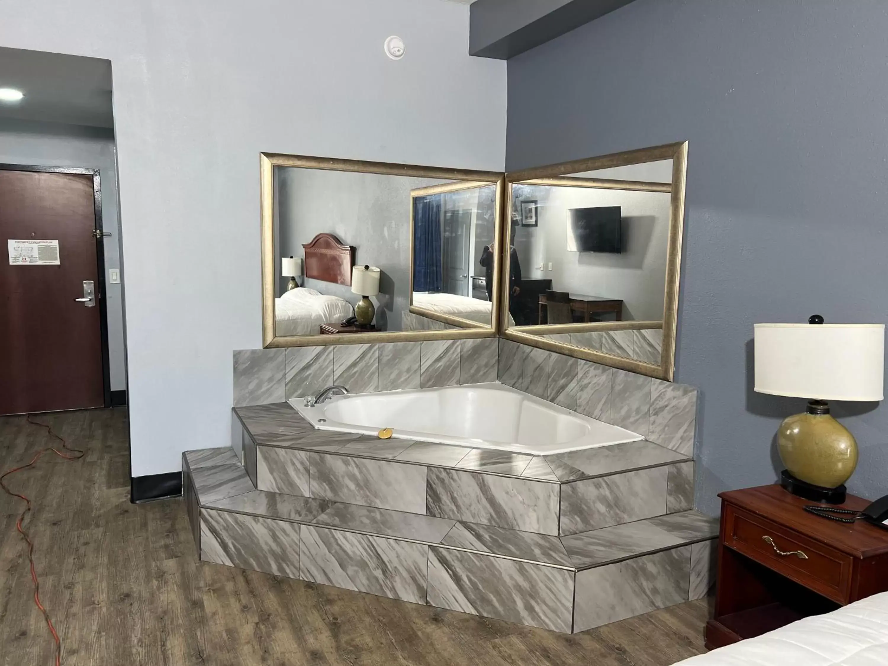 Bath, Bathroom in Jamestown inn & Suites