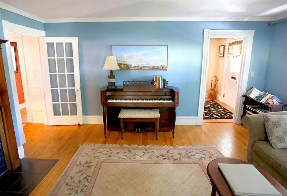 Seating Area in Kendall Tavern Inn Bed and Breakfast