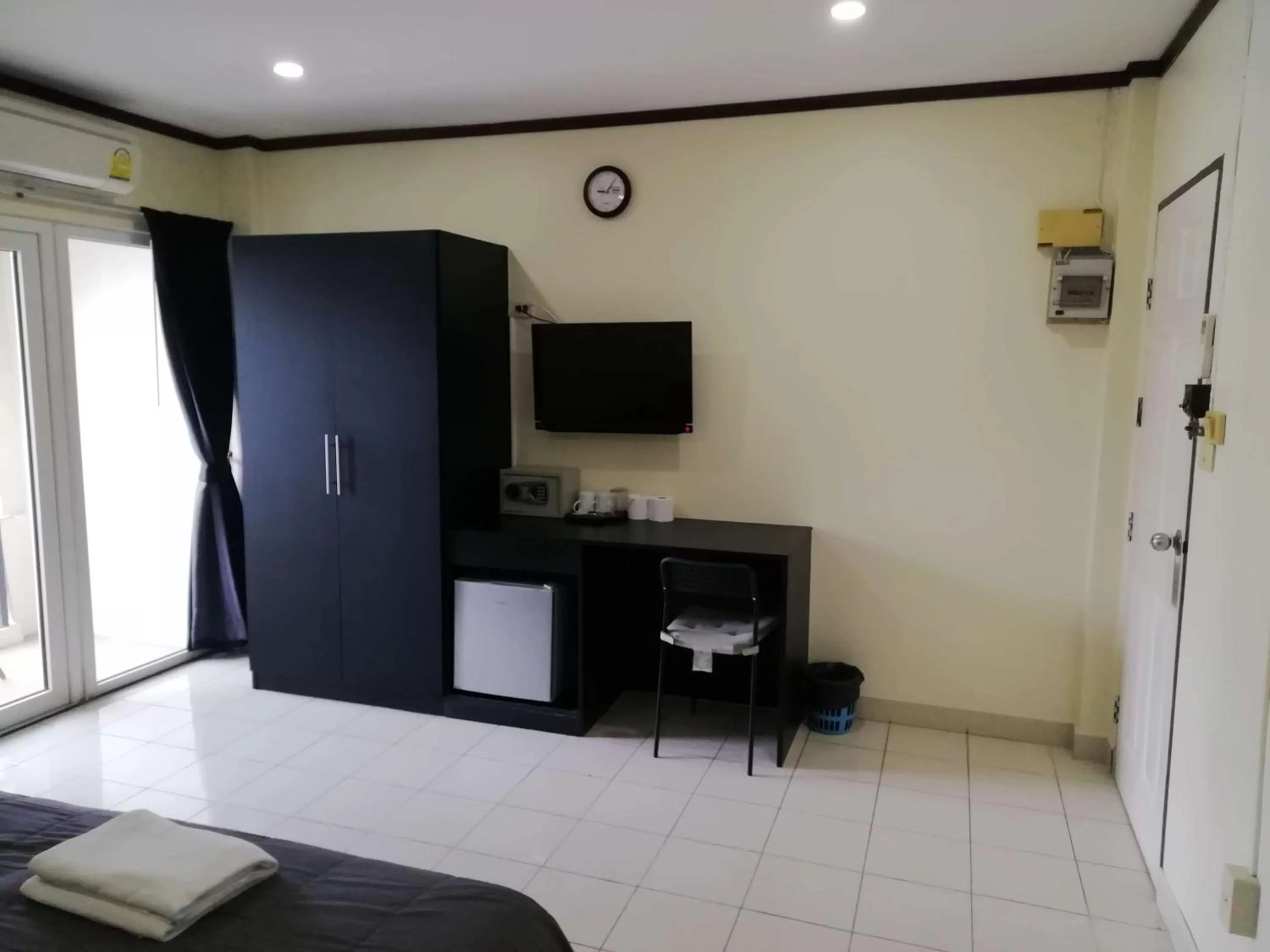 Bedroom, Bed in Dania