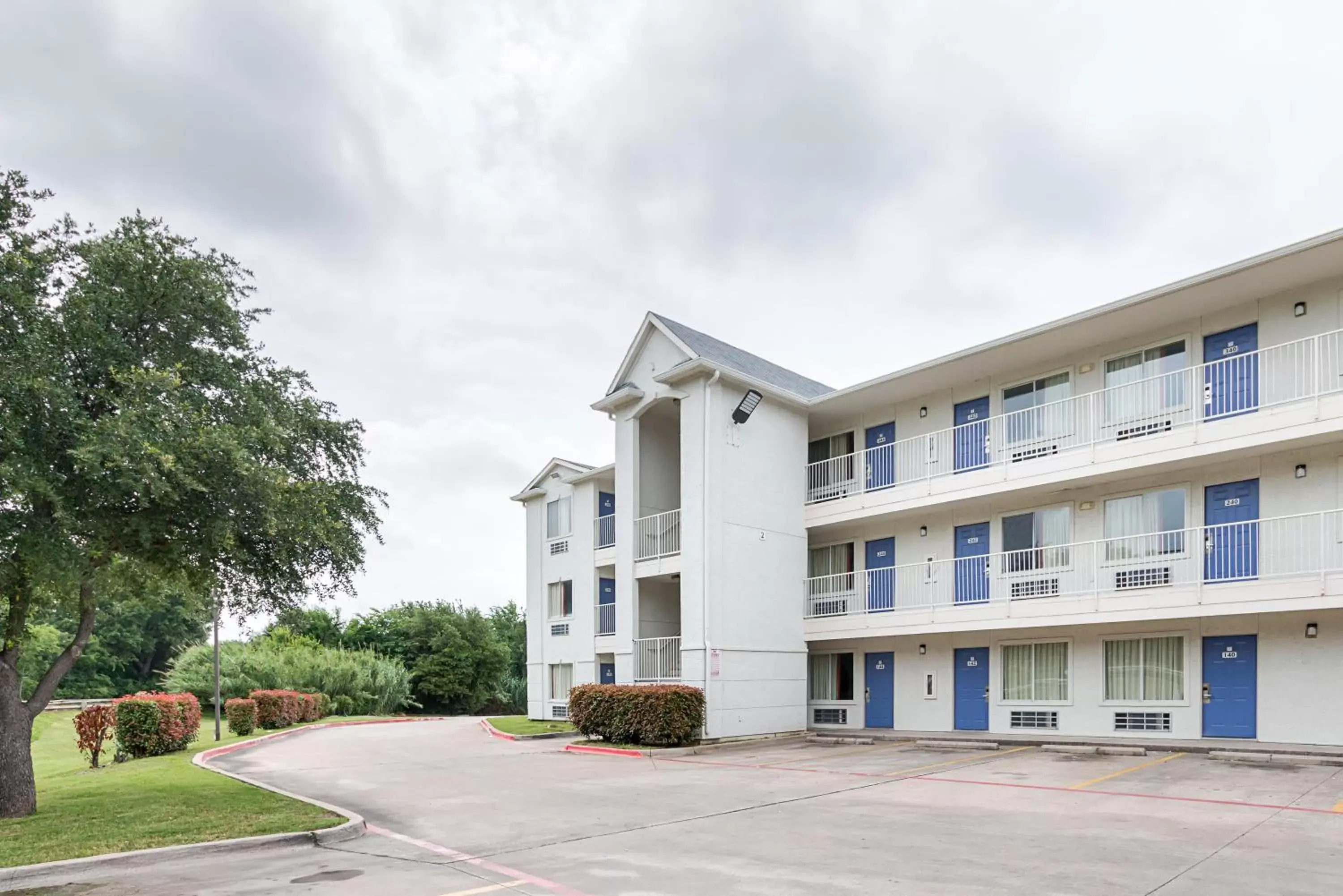 Facade/entrance, Property Building in Motel 6-Grand Prairie, TX - Near Six Flags Drive