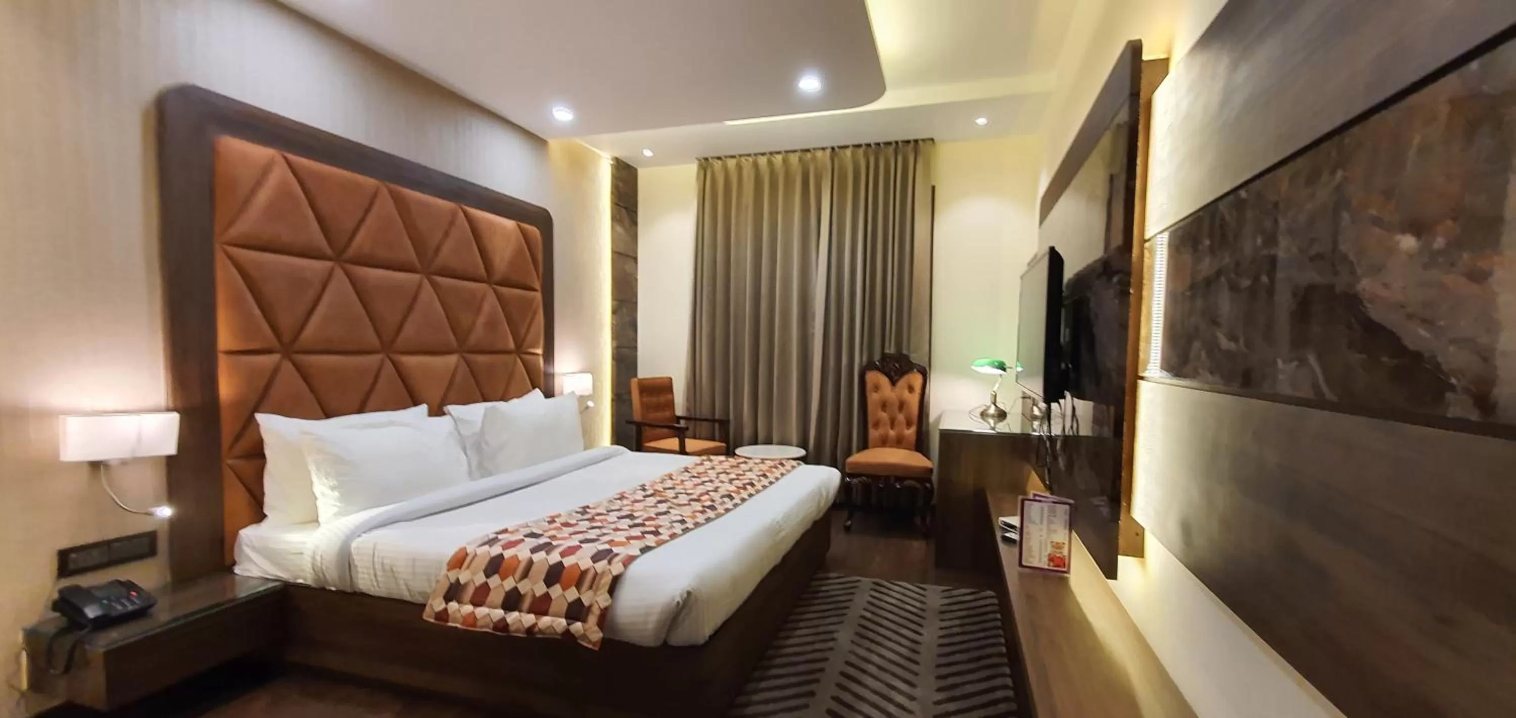 Bed in Hotel Makhan Residency
