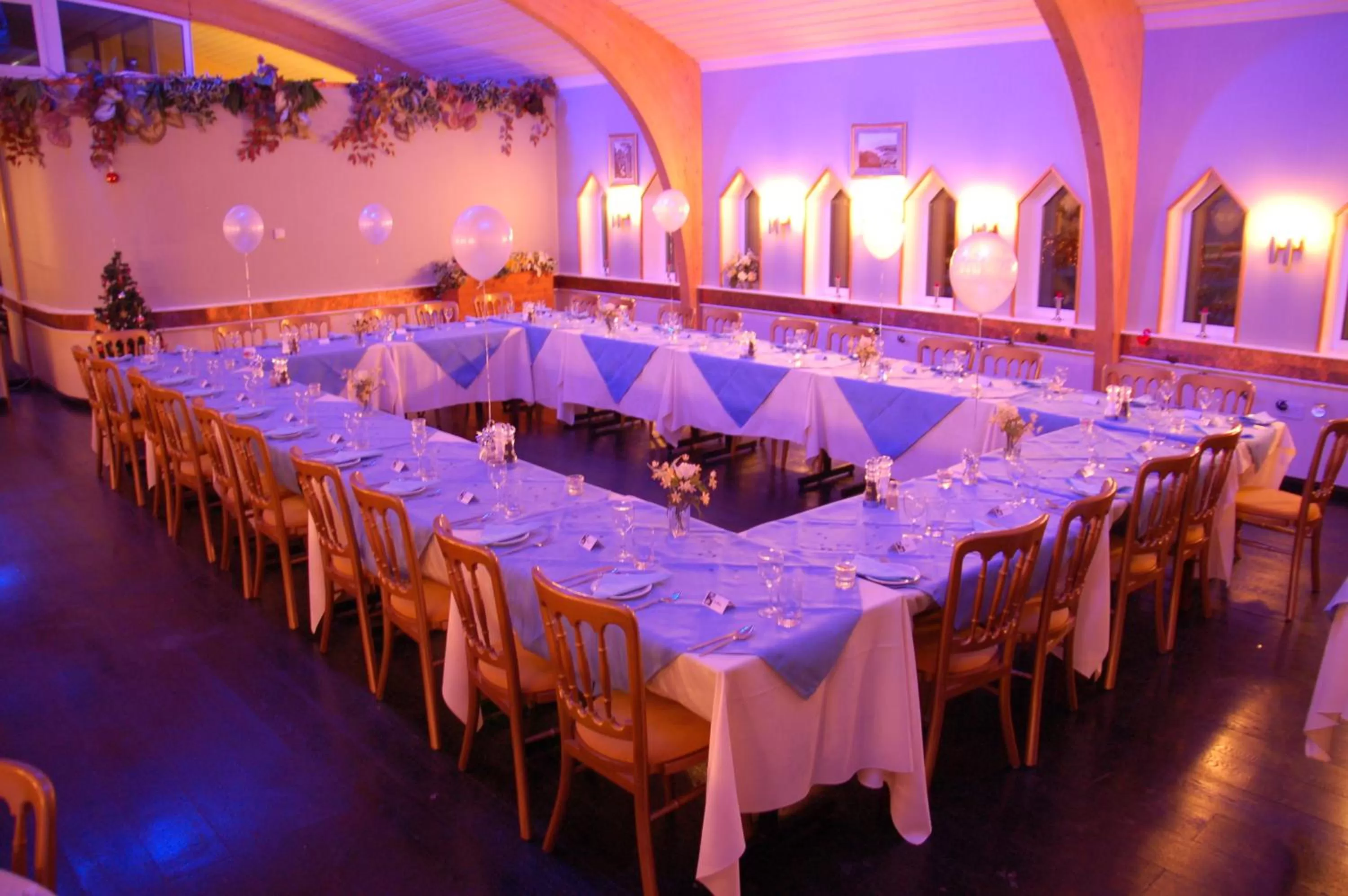 Restaurant/places to eat in Warrens Village Motel and Self Catering