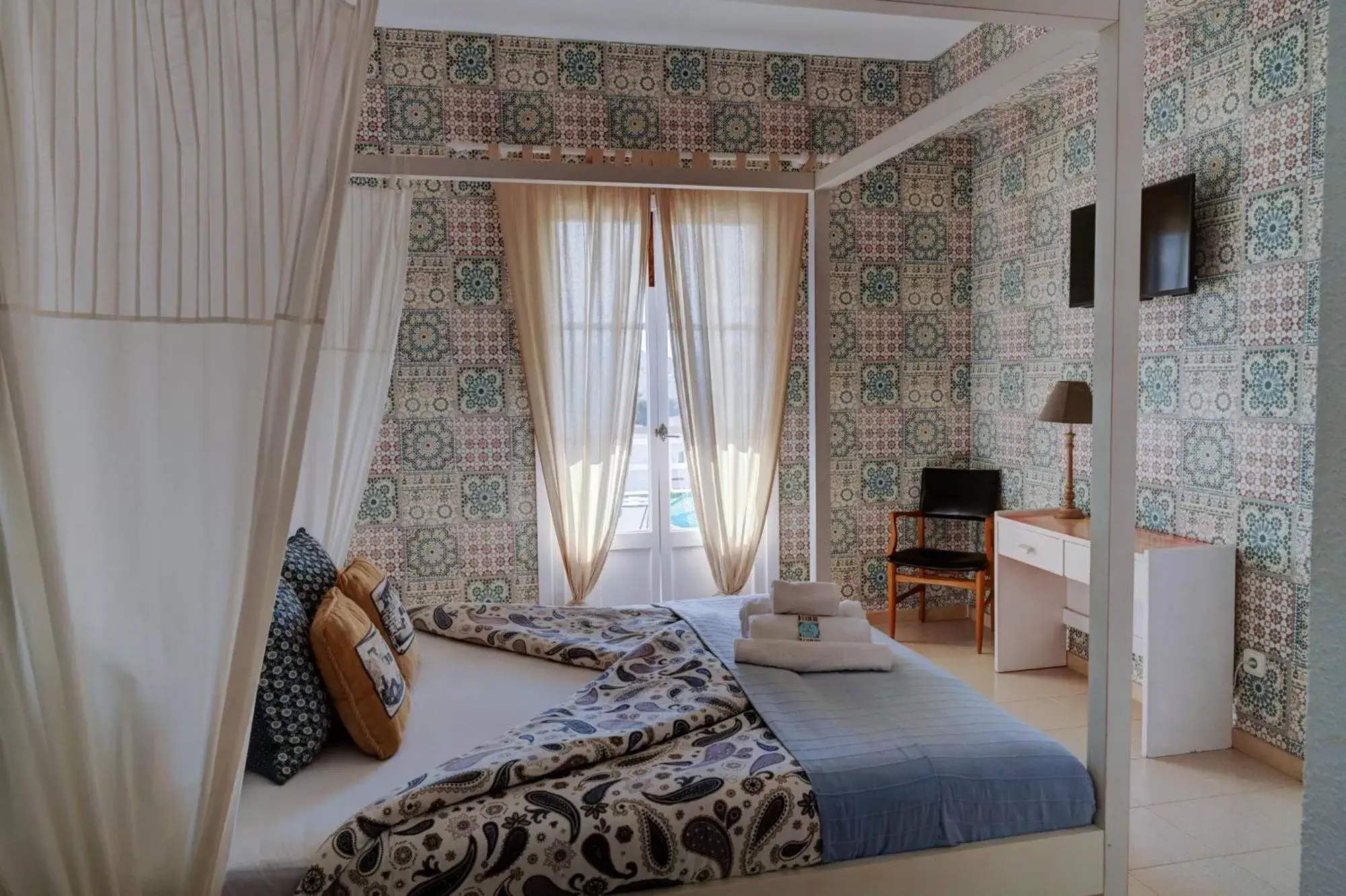 Bed in Bella Colina I Vintage Hotel 1953