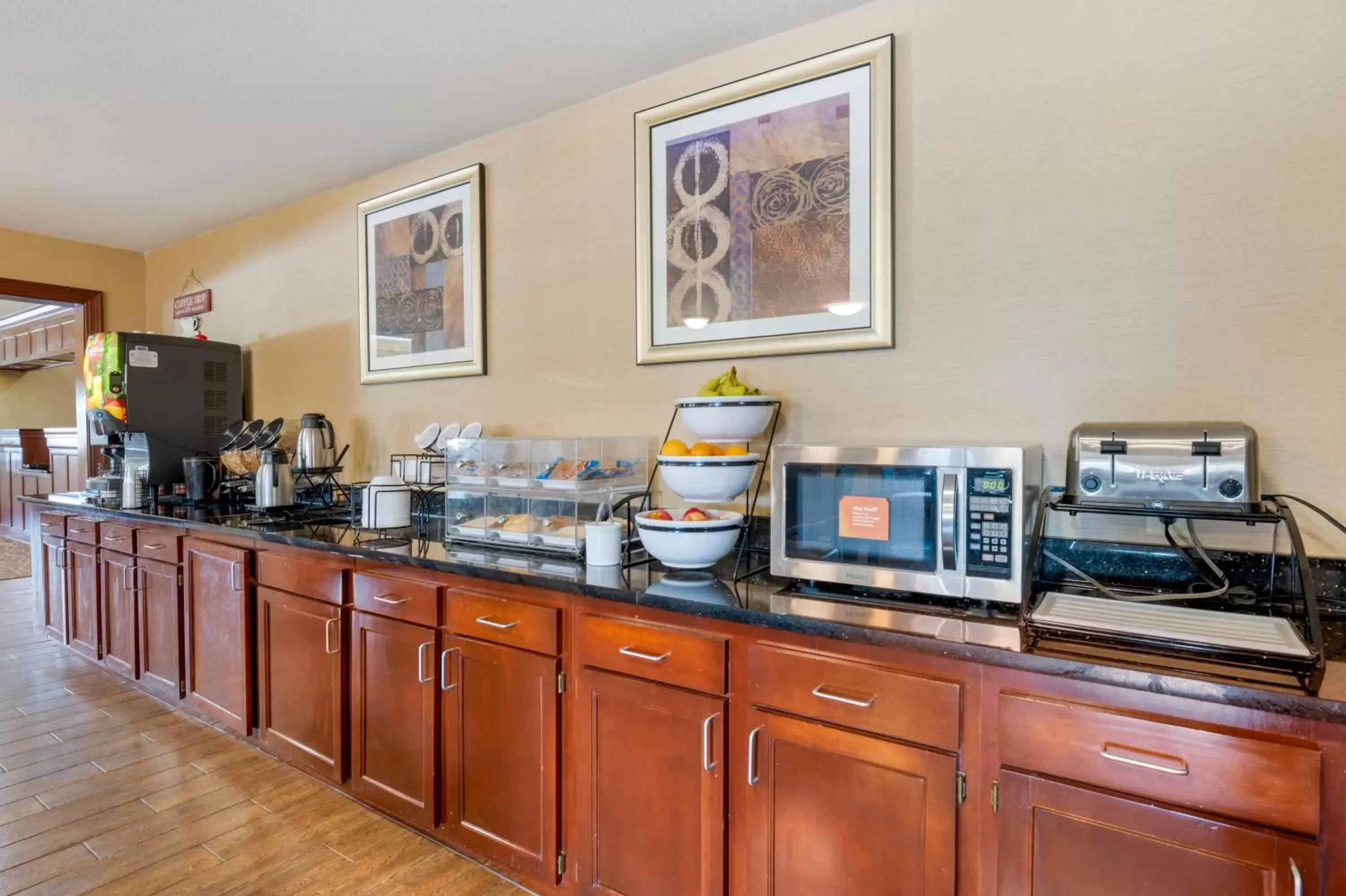 Breakfast in Comfort Inn & Suites Cincinnati Eastgate Breakfast in Comfort Inn & Suites Cincinnati Eastgate