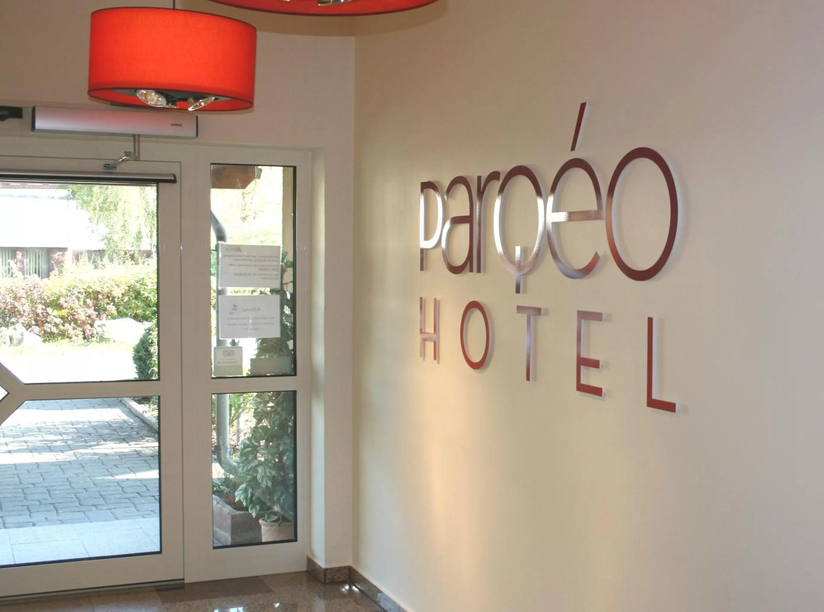 Facade/entrance in HOTEL PARQÉO im A66