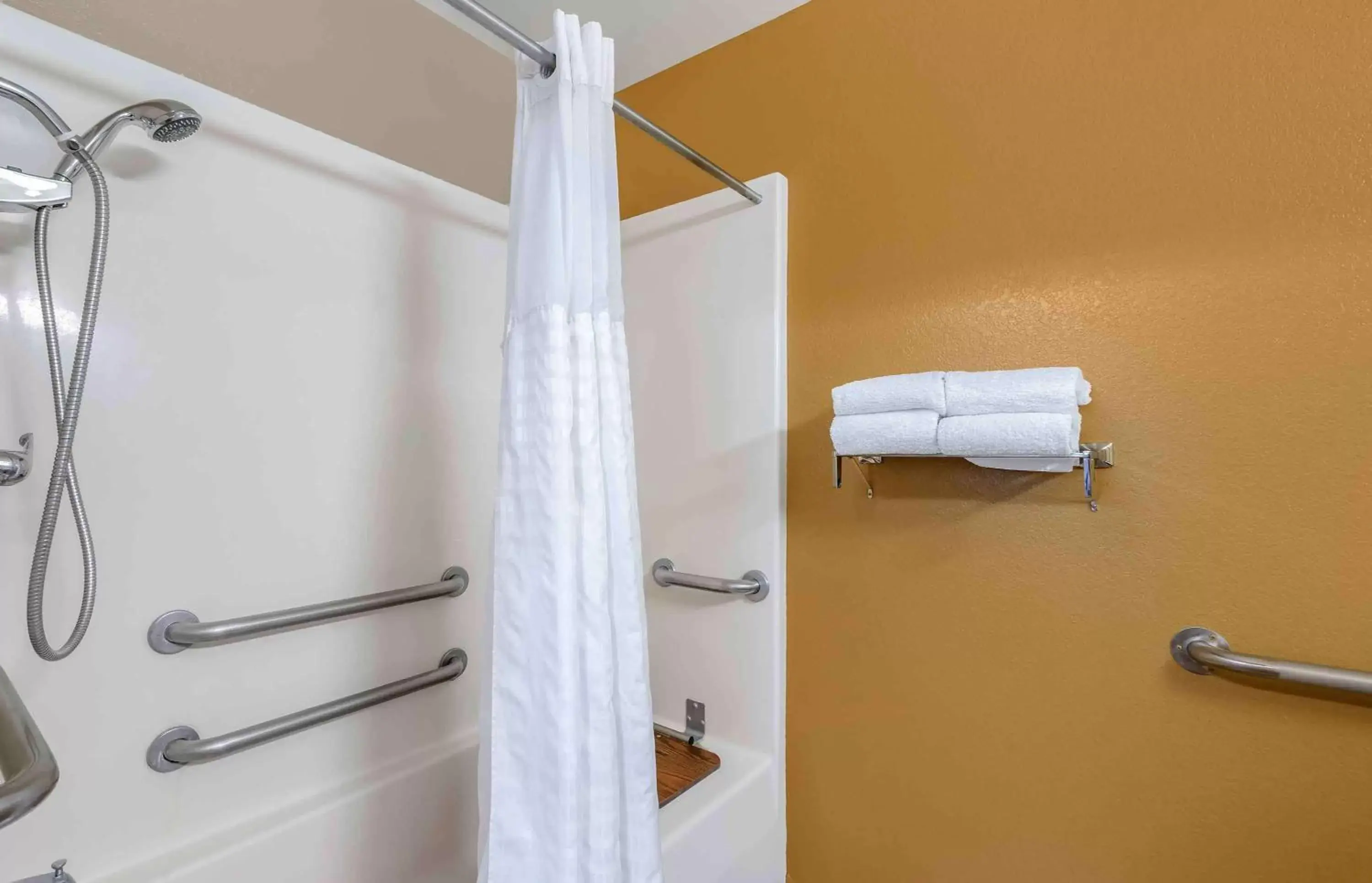 Bathroom in Extended Stay America Suites - St Petersburg - Clearwater - Executive Dr