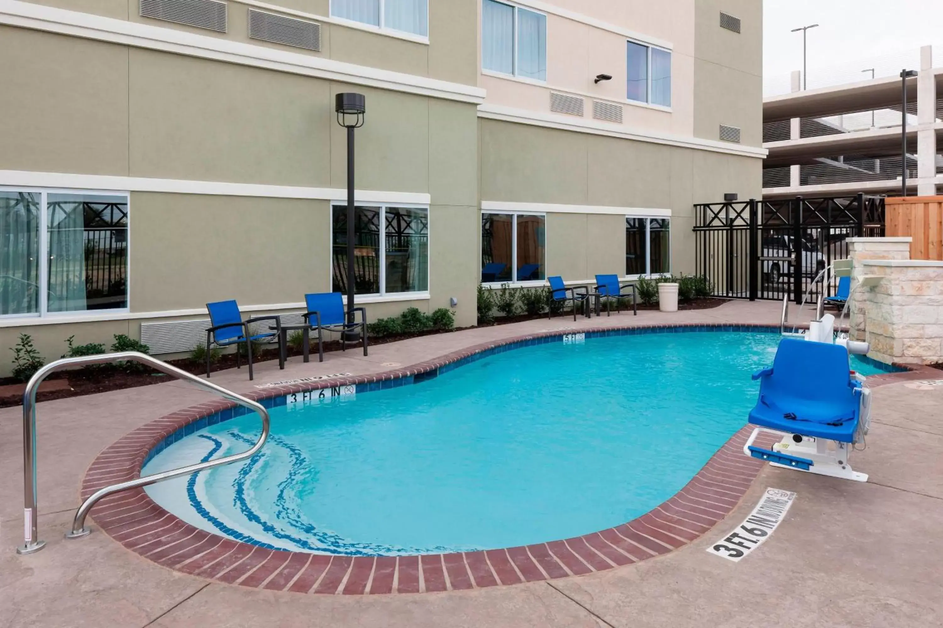 Swimming Pool in Courtyard by Marriott Dallas Plano/Richardson