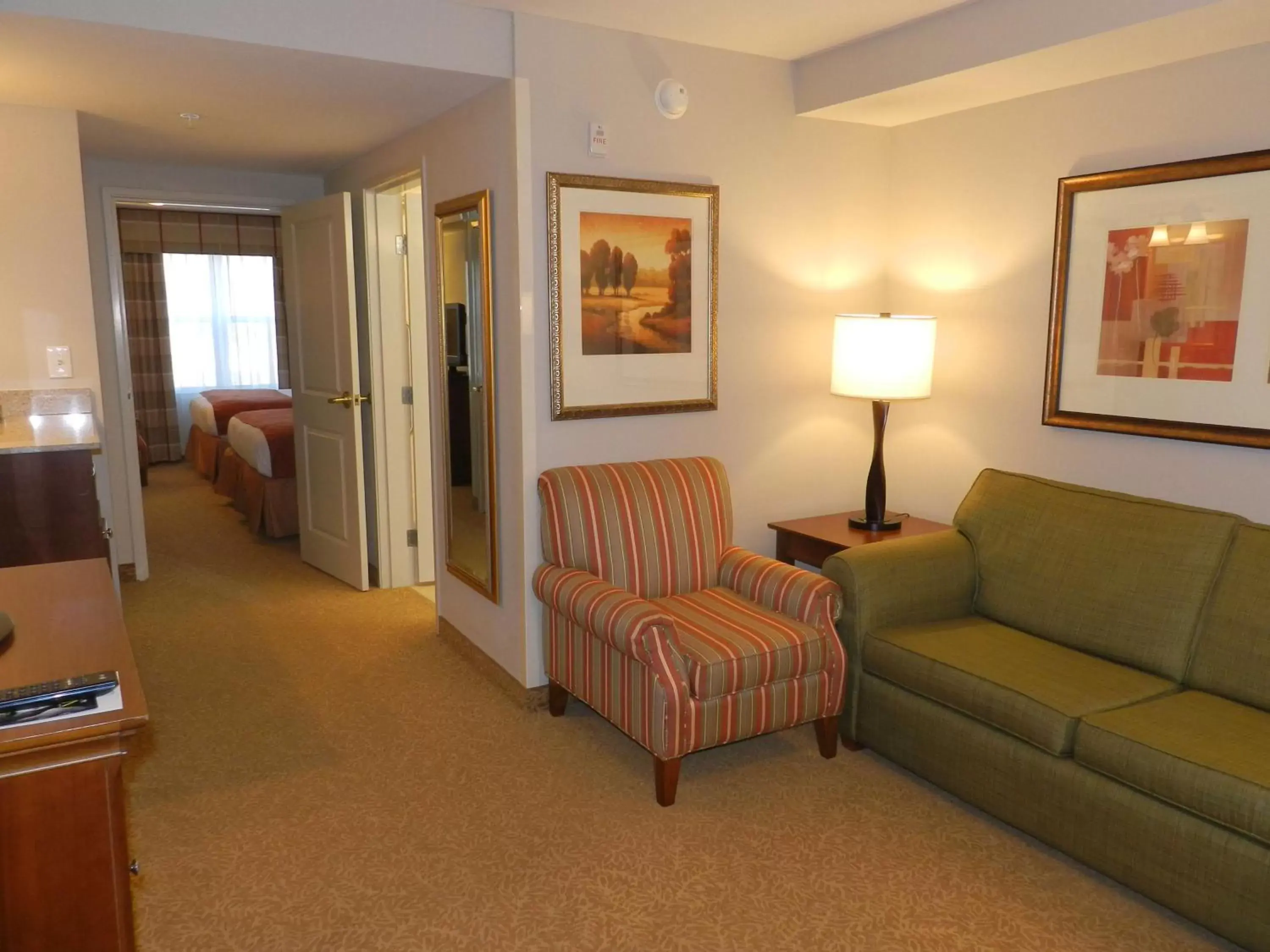 Photo of the whole room, Seating Area in Country Inn & Suites by Radisson, Braselton, GA