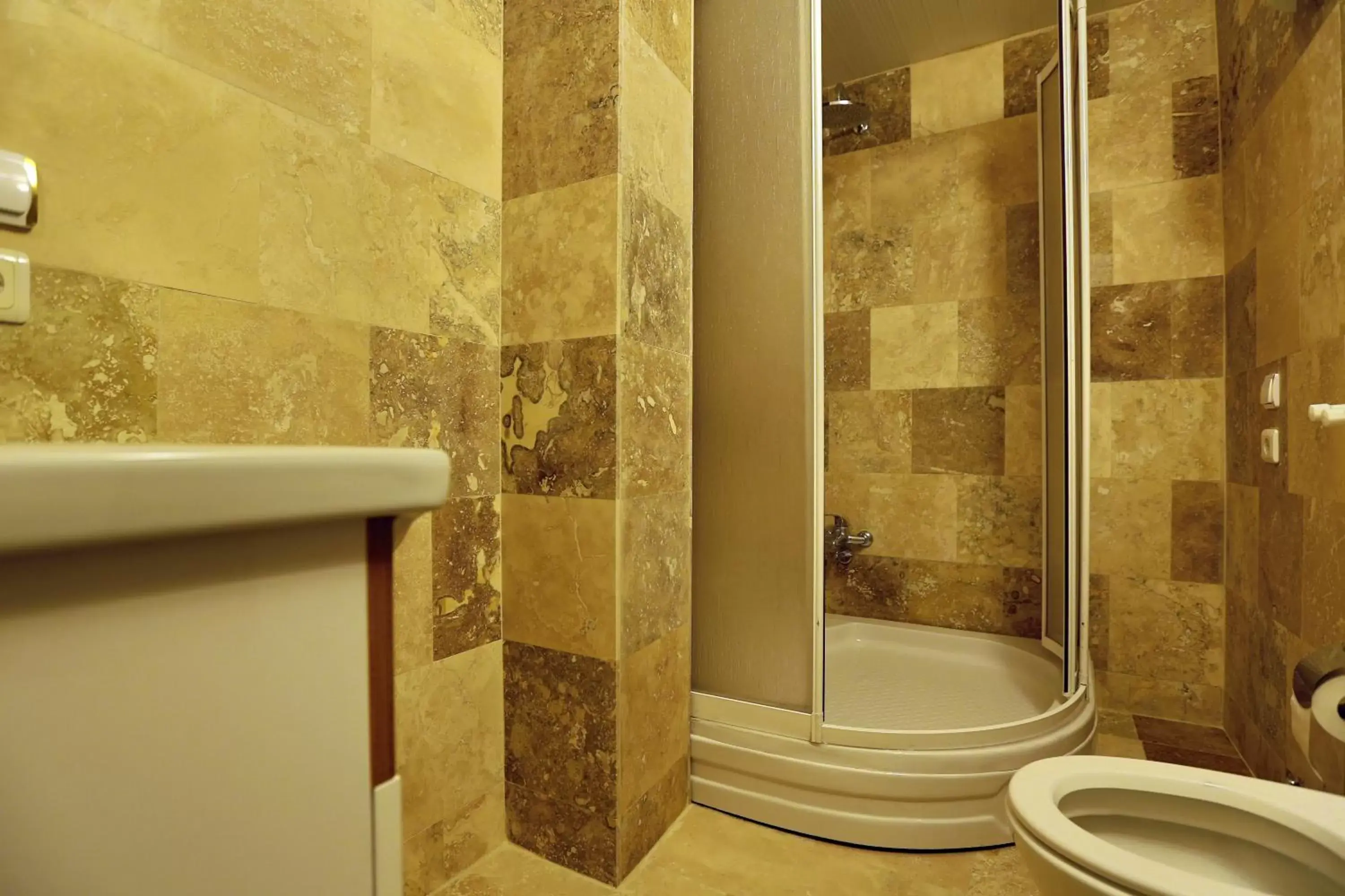 Bathroom in Guven Cave Hotel