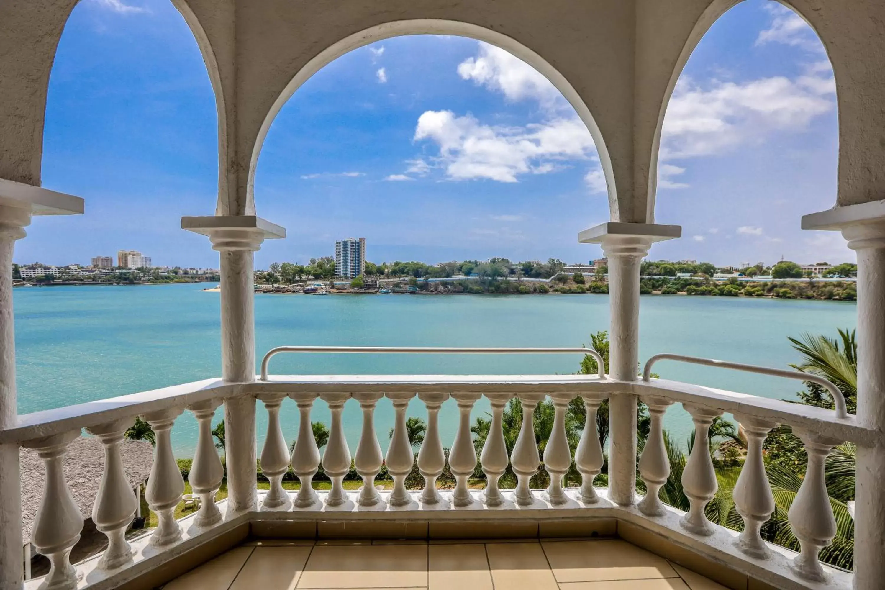 Sea view, Balcony/Terrace in CityBlue Creekside Hotel & Suites