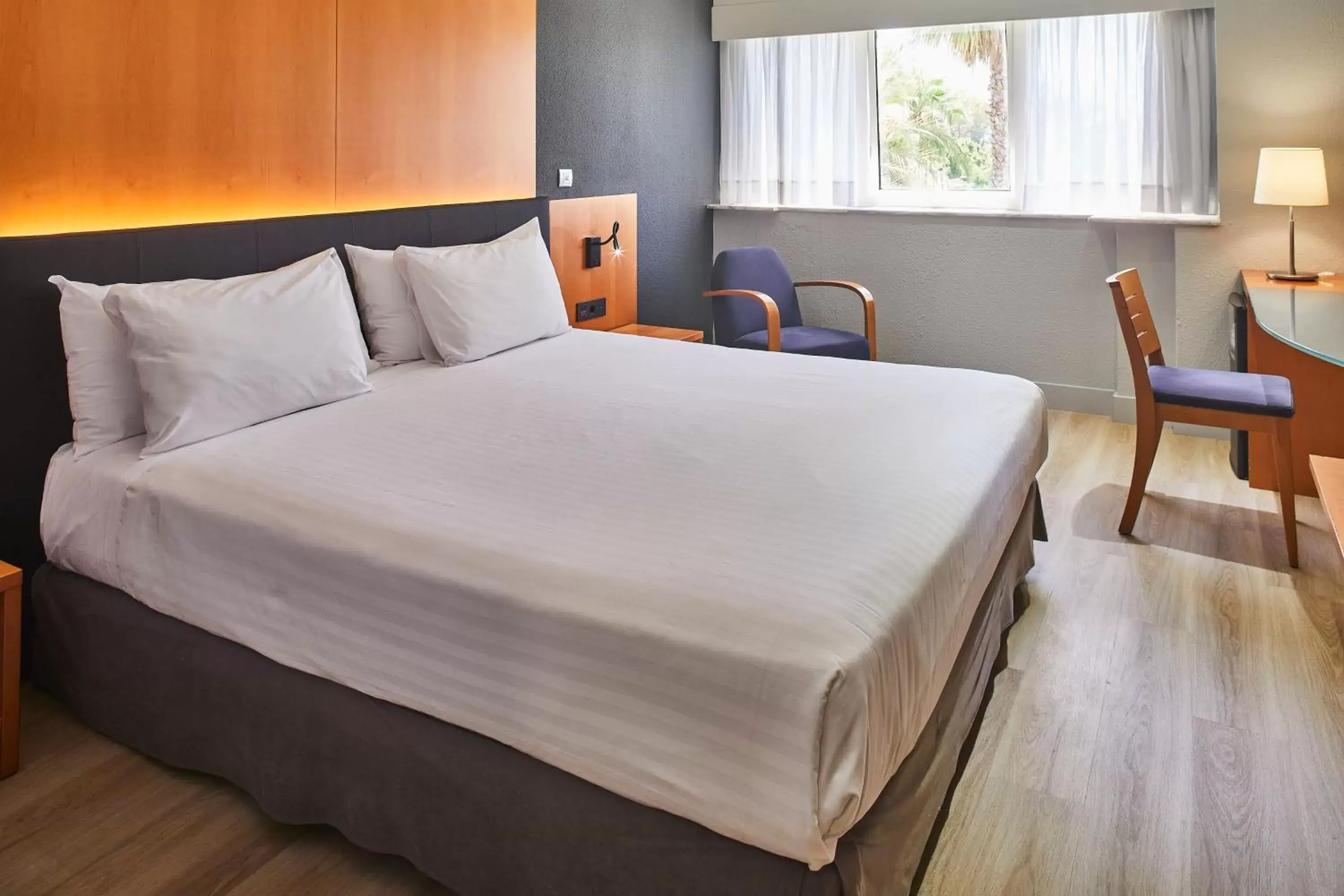 Comfort Double Room with Pool View in Silken Al-Andalus Palace Comfort Double Room with Pool View in Silken Al-Andalus Palace