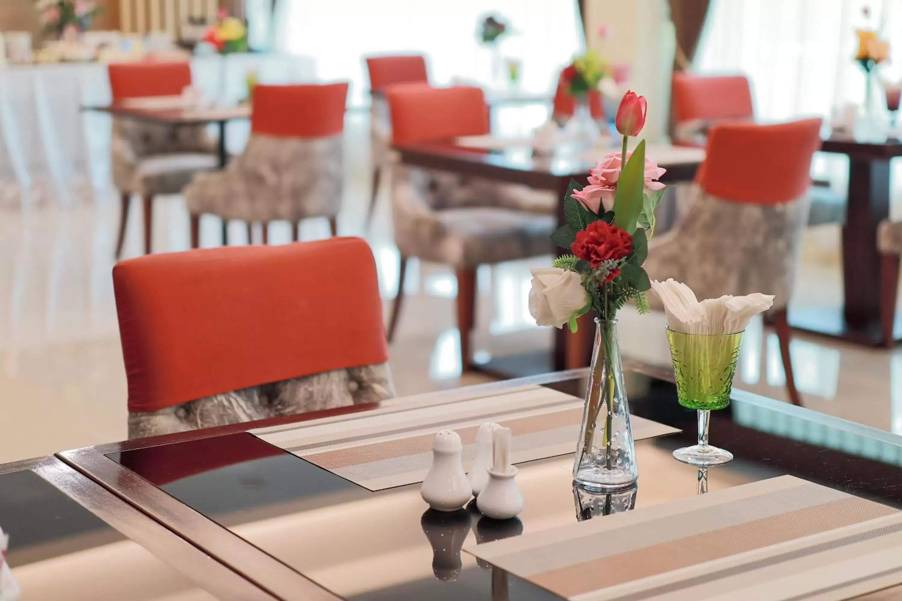 Breakfast, Restaurant/Places to Eat in Tubtim Siam Suvarnabhumi Hotel
