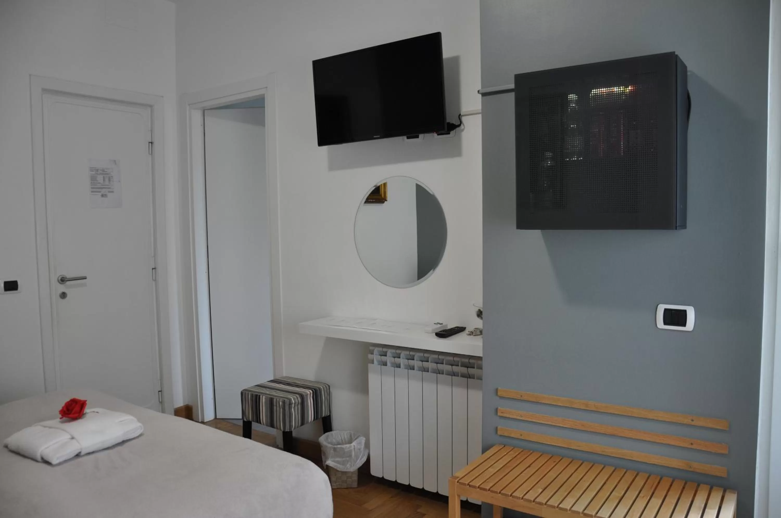 Photo of the whole room, Bed in Sweet Home Parioli