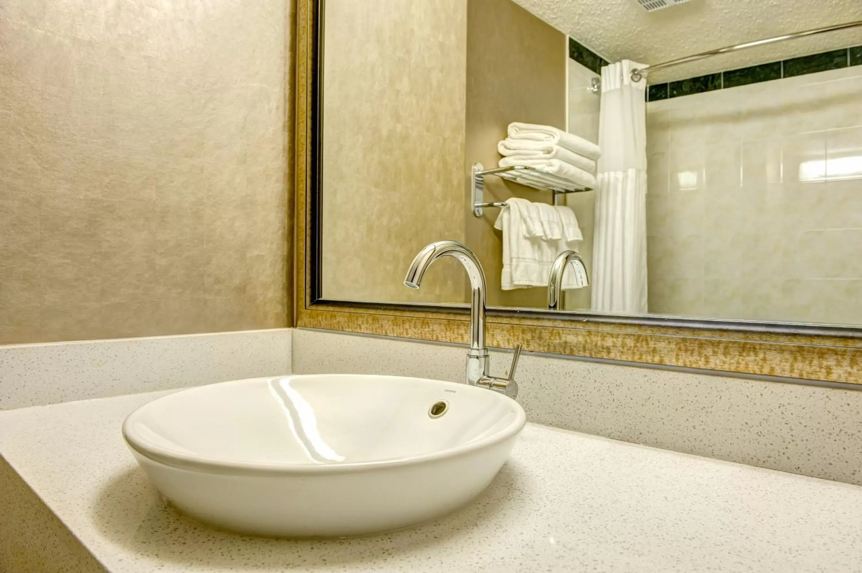 King Room in Radisson Hotel & Suites Fort McMurray King Room in Radisson Hotel & Suites Fort McMurray