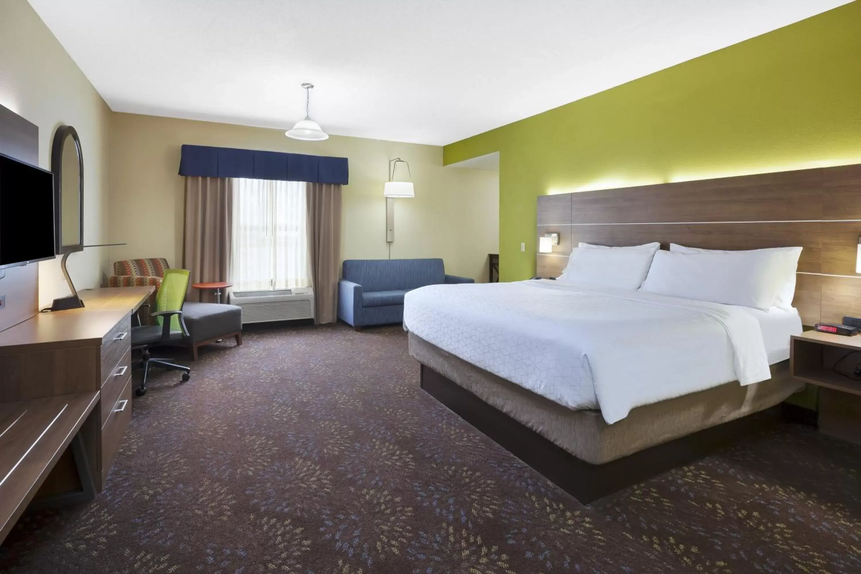 Photo of the whole room, Bed in Holiday Inn Express Hotel & Suites Circleville, an IHG Hotel