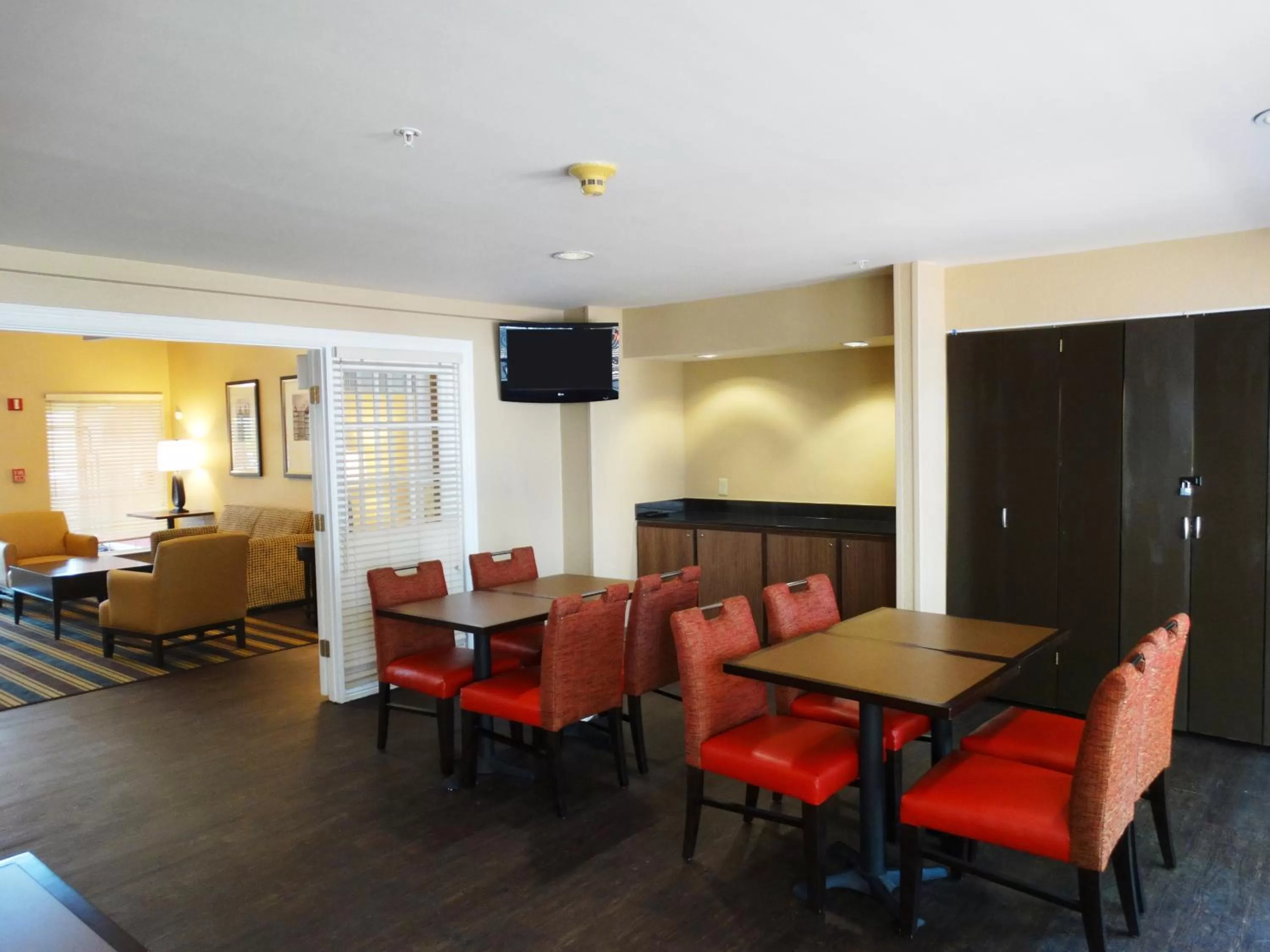 Lounge or bar in Extended Stay America Select Suites - Orlando - Lake Mary - 1040 Greenwood Blvd