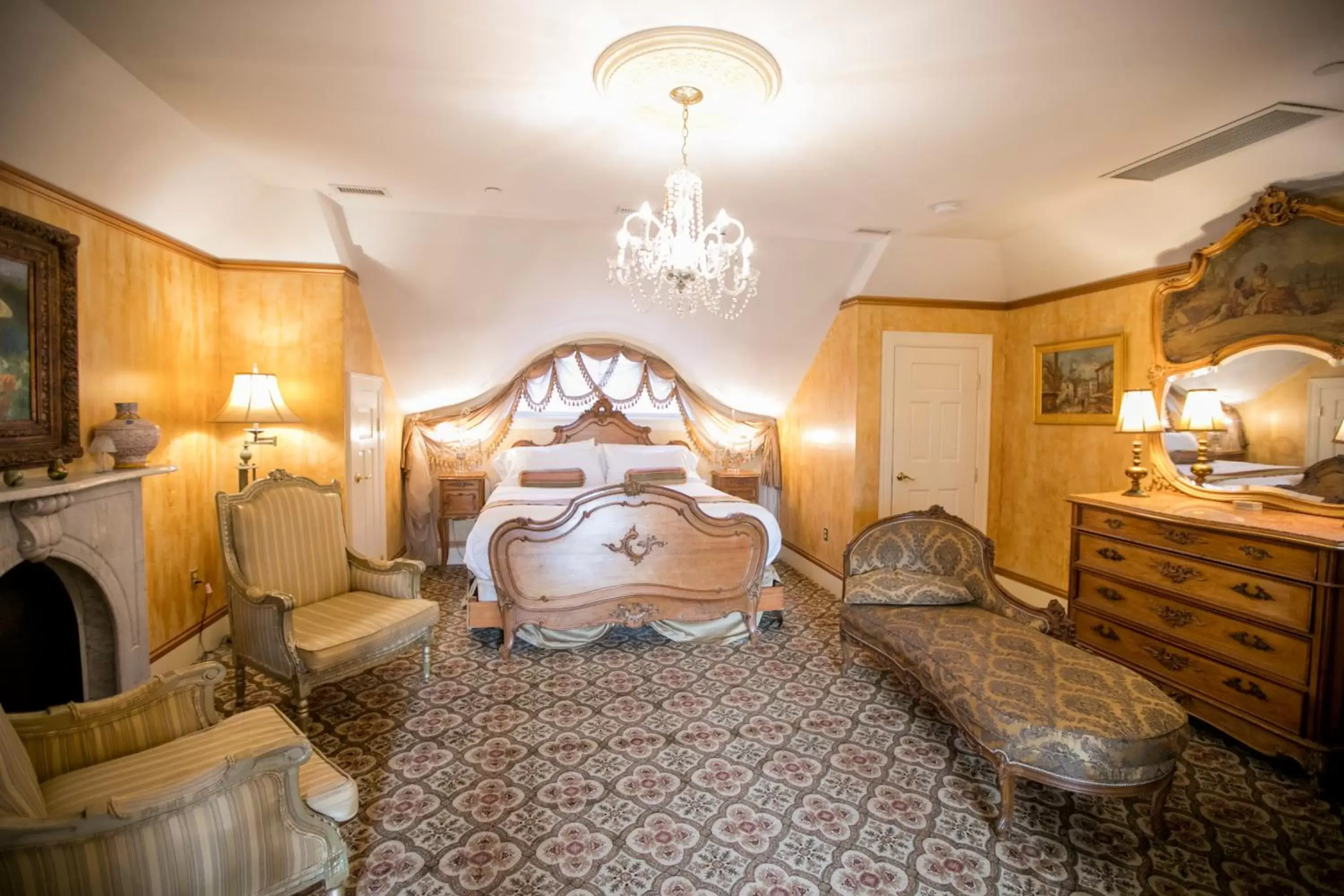 Bed in Gramercy Mansion