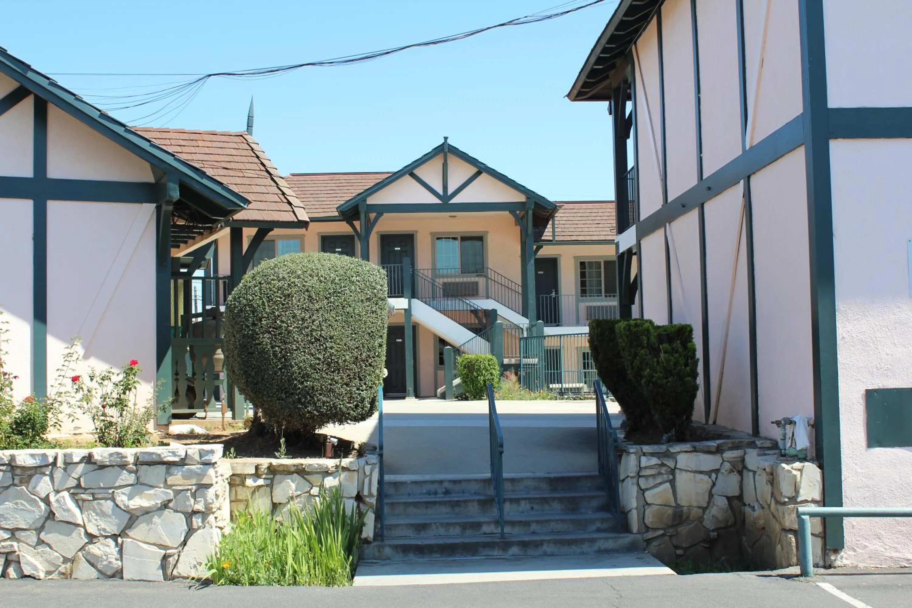 Property building in Best Whittier Inn