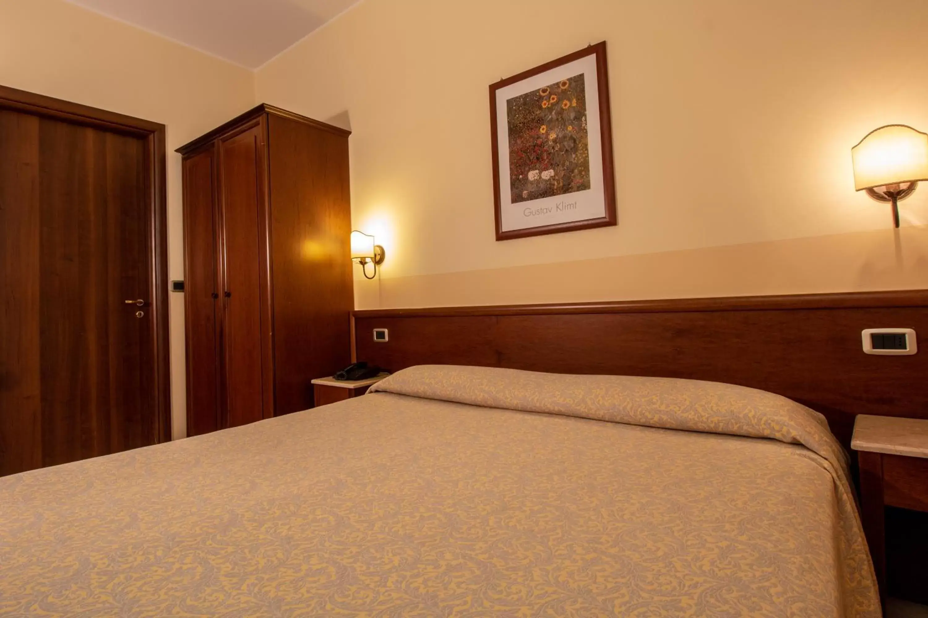 Bedroom, Bed in Hotel Gangi