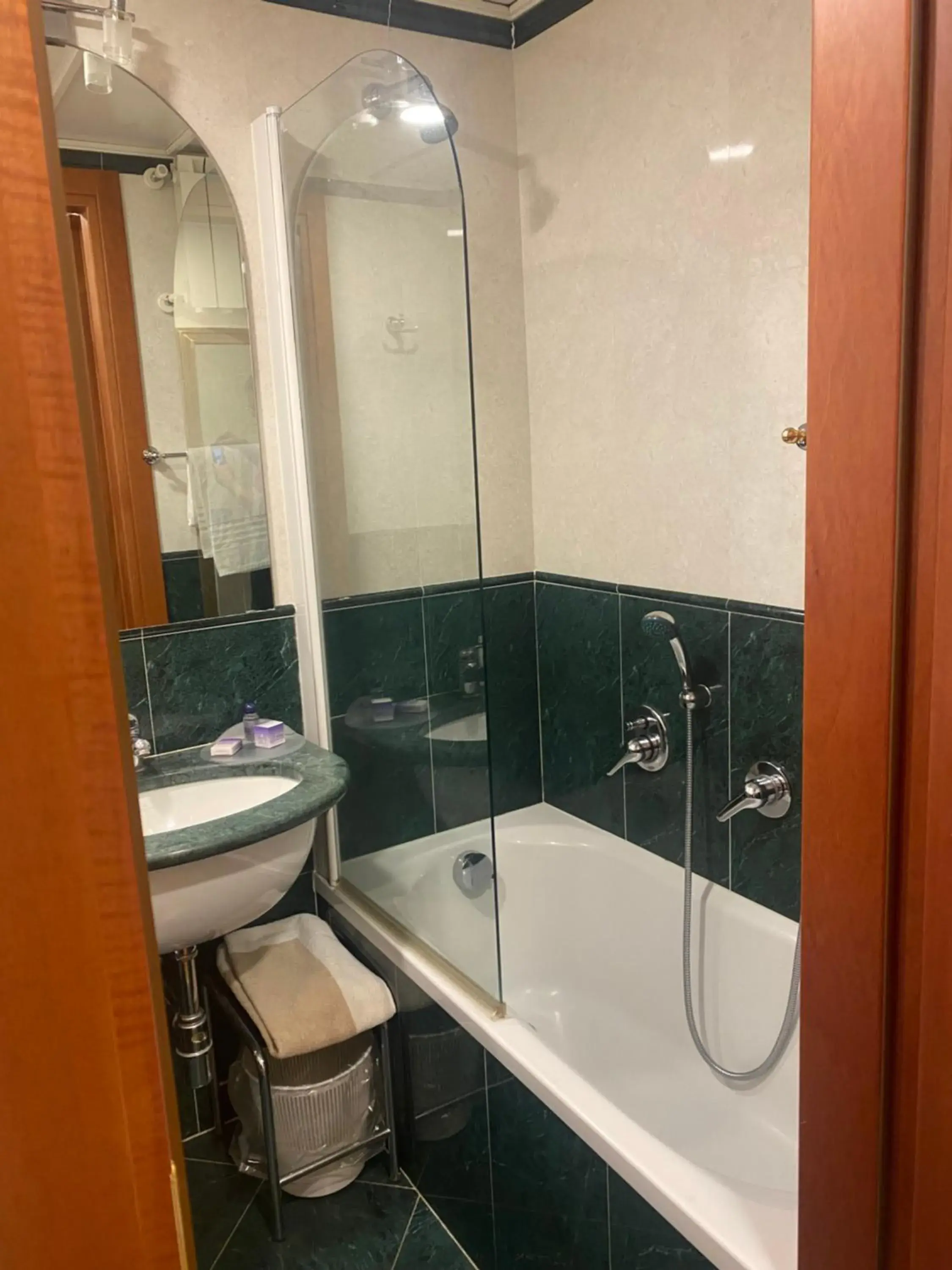 Bathroom in Hotel Milan Speranza Au Lac
