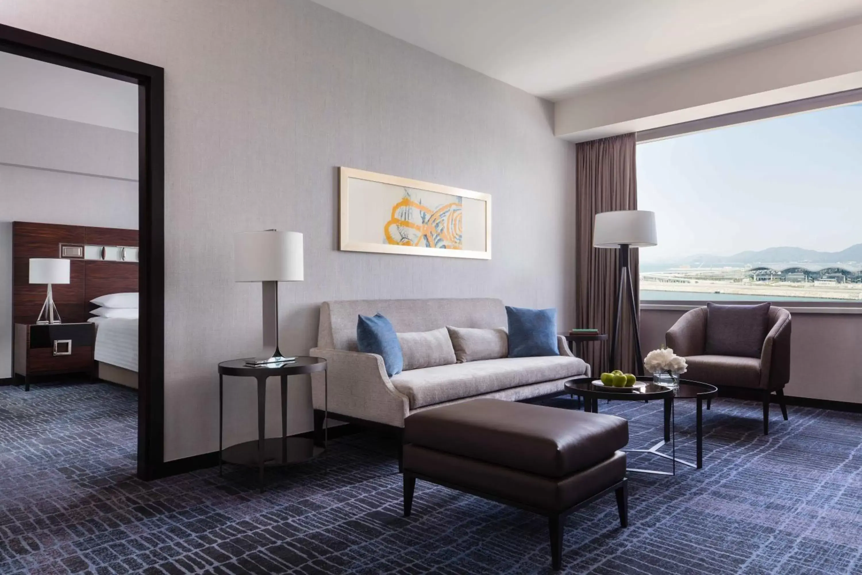 Living room, Seating Area in Hong Kong SkyCity Marriott Hotel