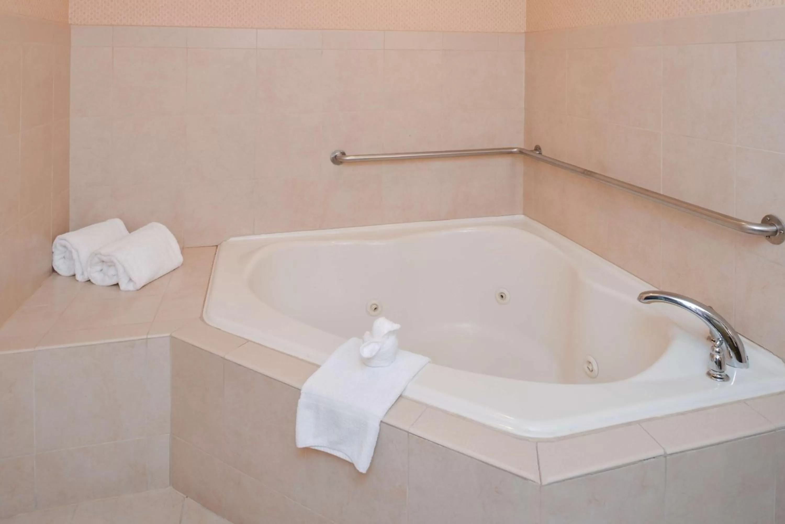 Bathroom in Homewood Suites by Hilton Fresno