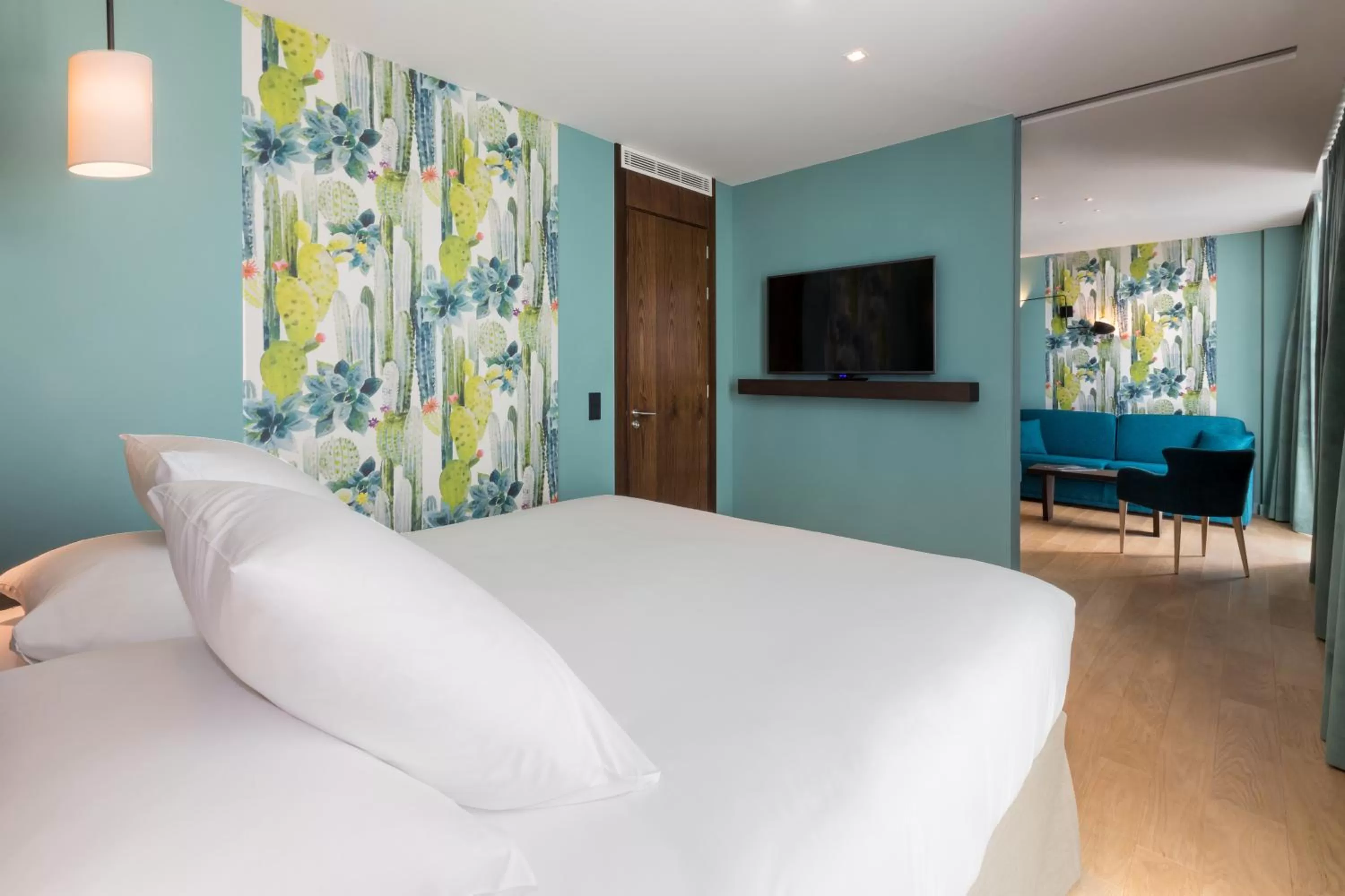 Photo of the whole room, Bed in Hotel L'Arbre Voyageur - LILLE